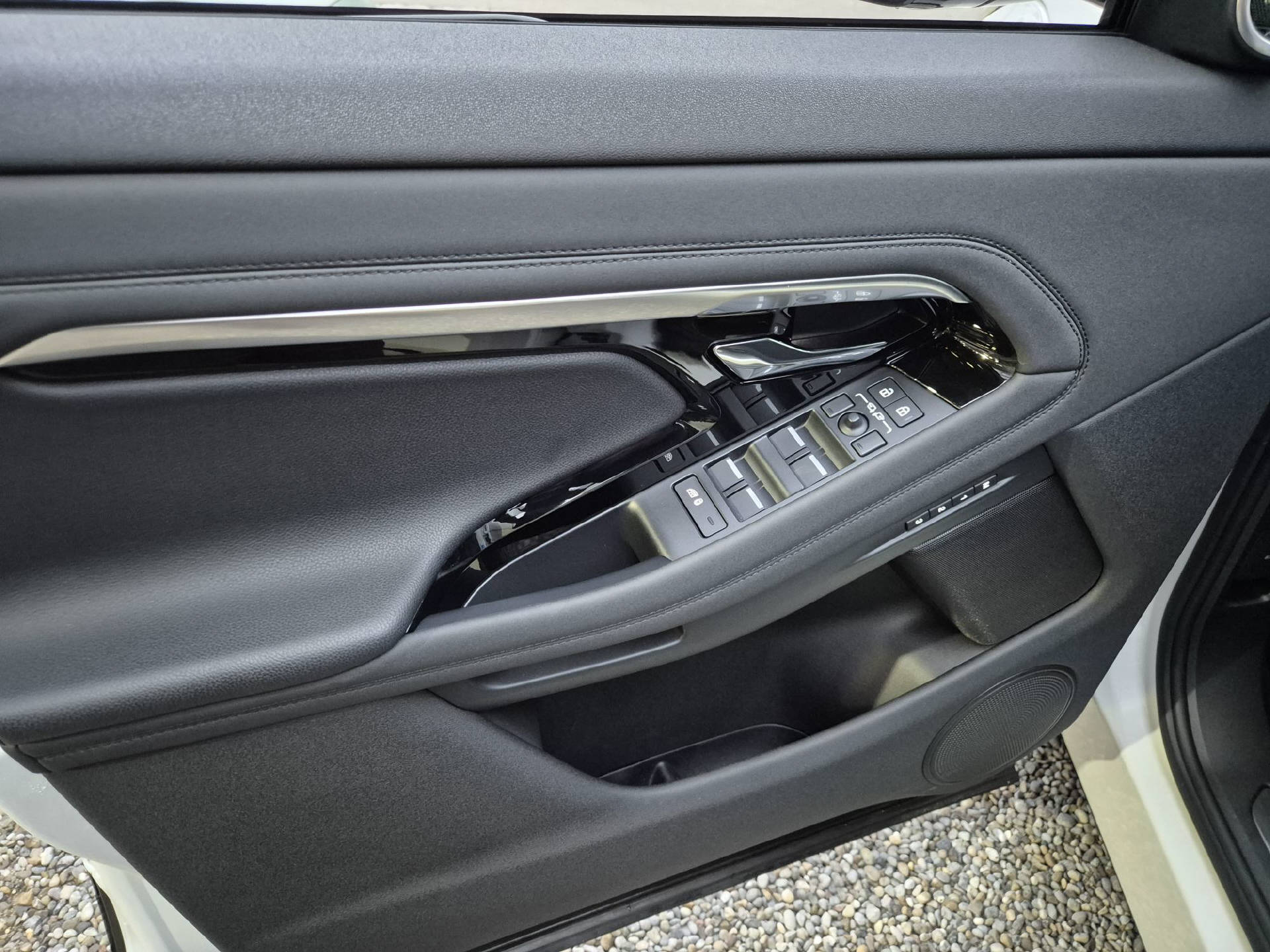 LAND ROVER Range Rover Evoque 2.0 T R-Dynamic SE-image-14