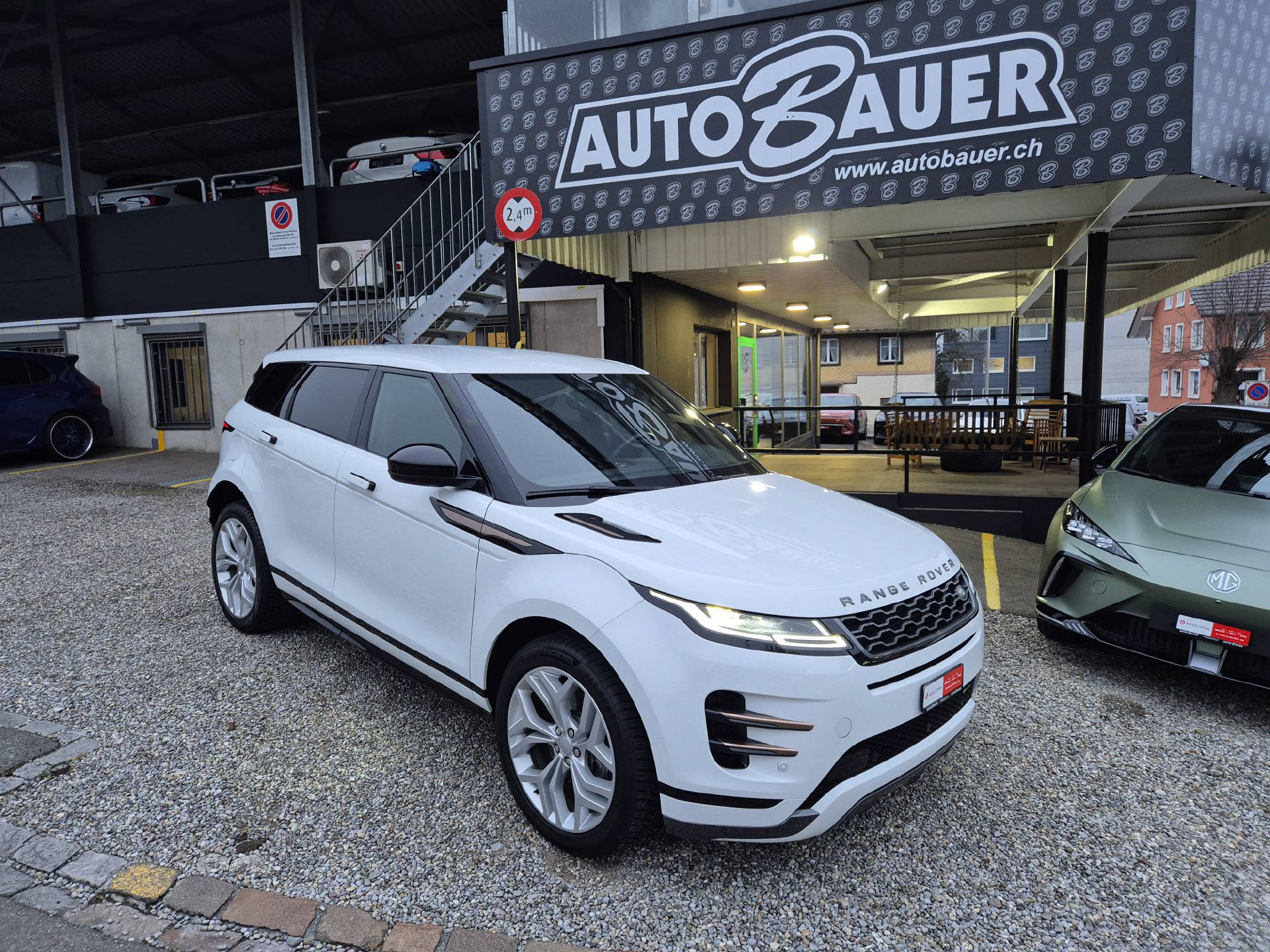 LAND ROVER Range Rover Evoque 2.0 T R-Dynamic SE-image-0