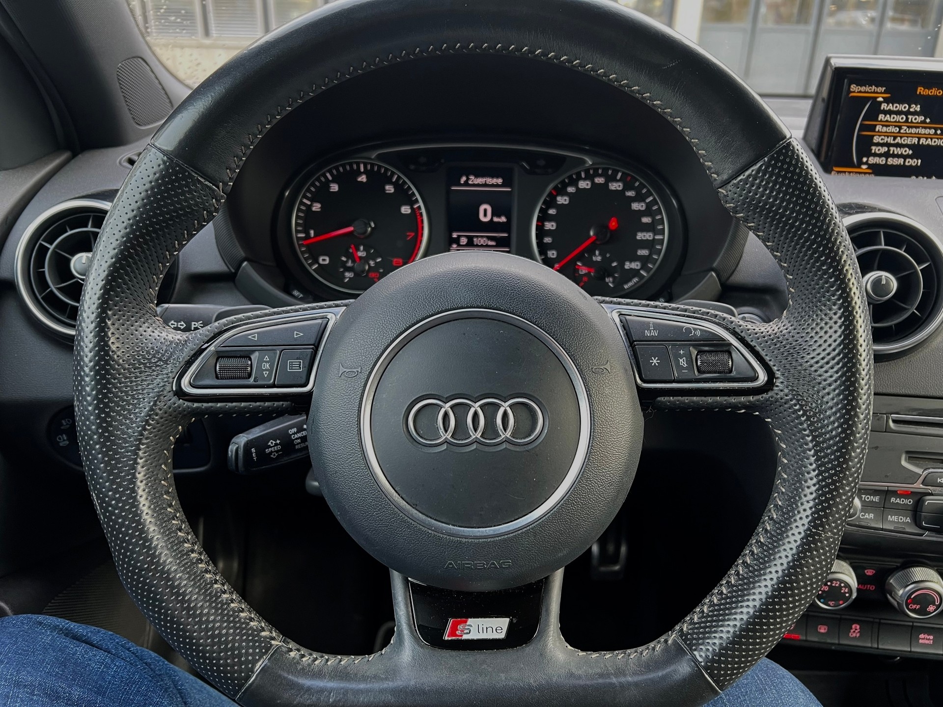 AUDI A1 Sportback 1.4 TFSI Sport S-tronic-image-10