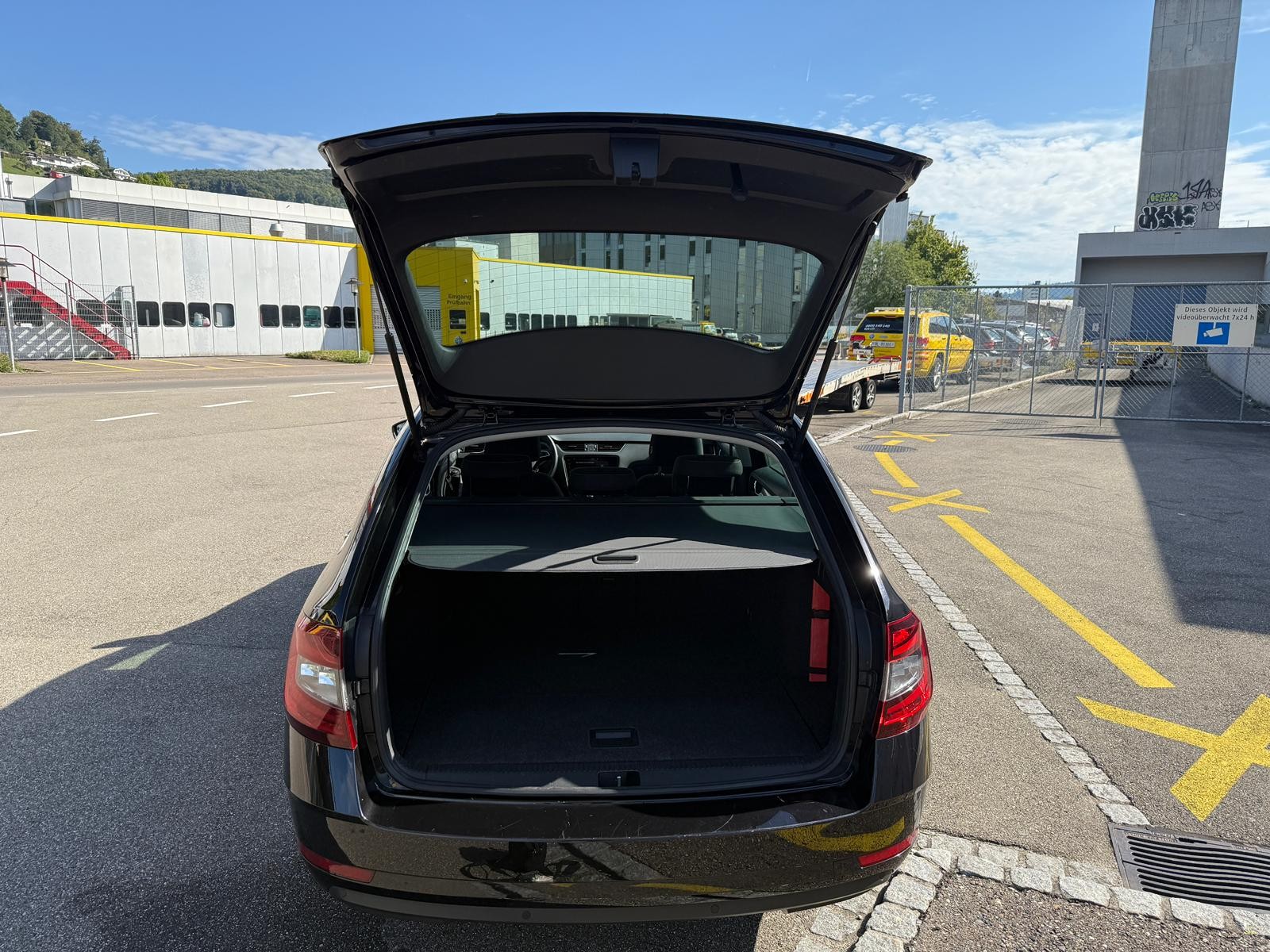 SKODA Octavia Combi 2.0 TSI Clever DSG All-Black-image-5