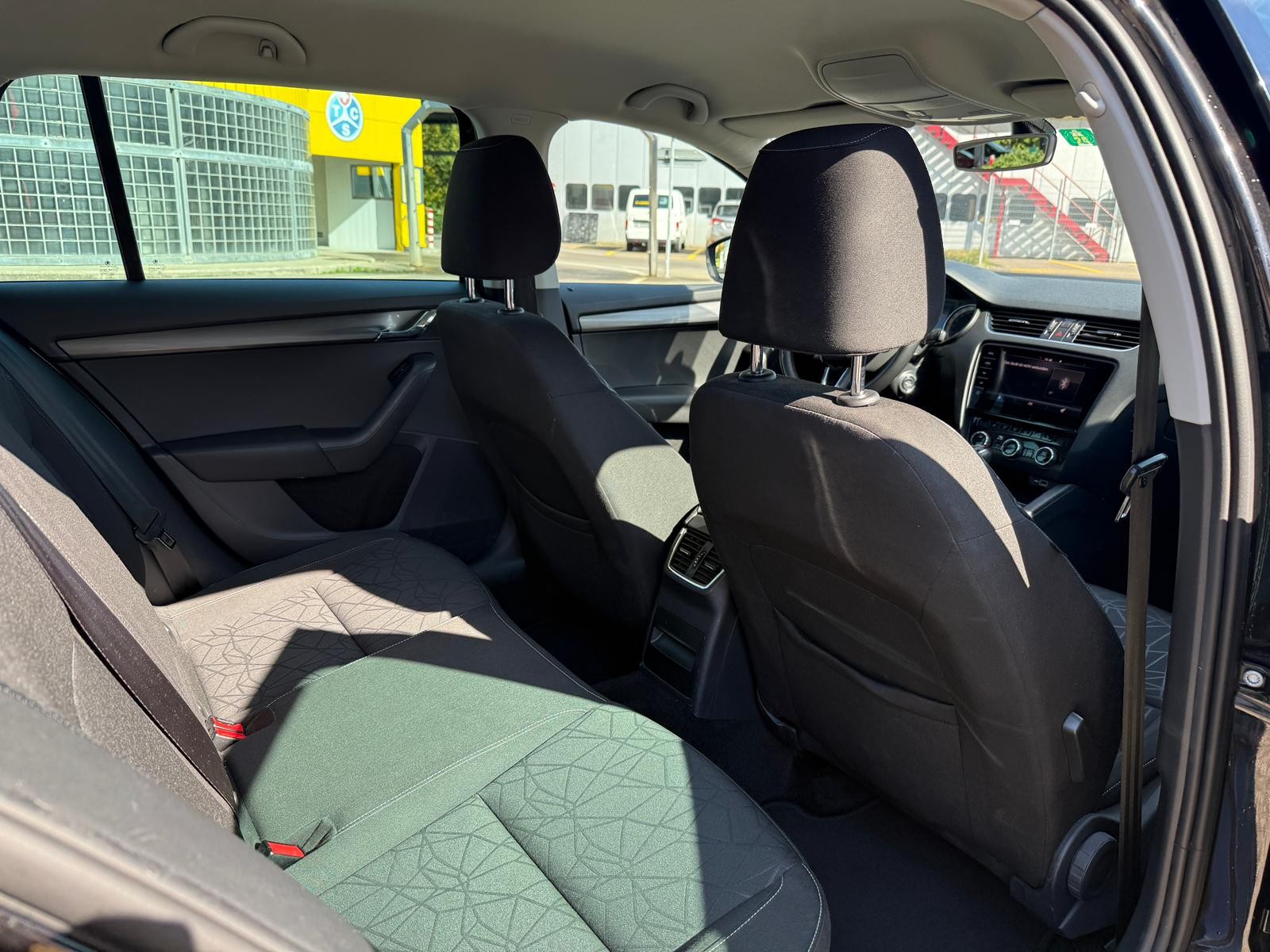 SKODA Octavia Combi 2.0 TSI Clever DSG All-Black-image-11
