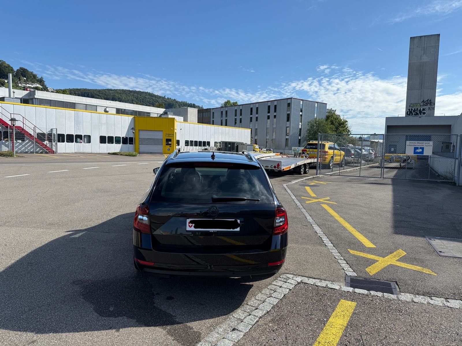 SKODA Octavia Combi 2.0 TSI Clever DSG All-Black-image-4