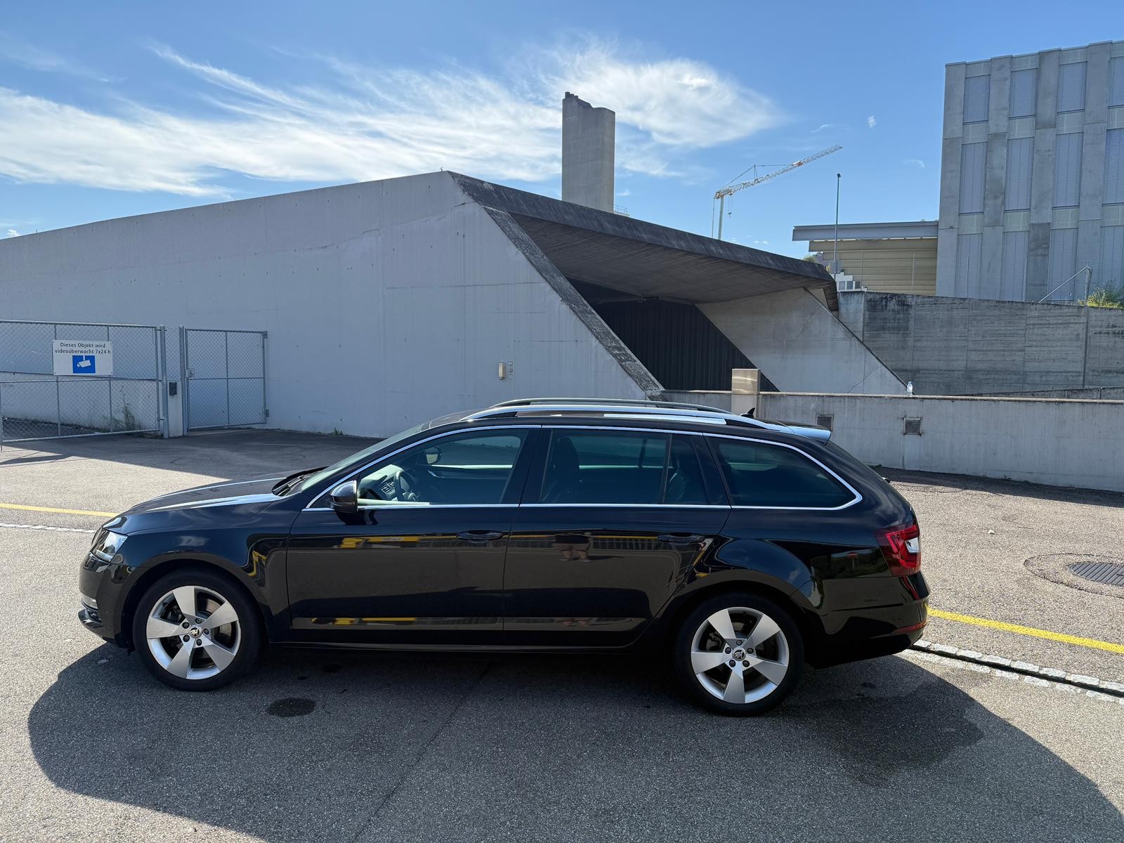 SKODA Octavia Combi 2.0 TSI Clever DSG All-Black-image-7
