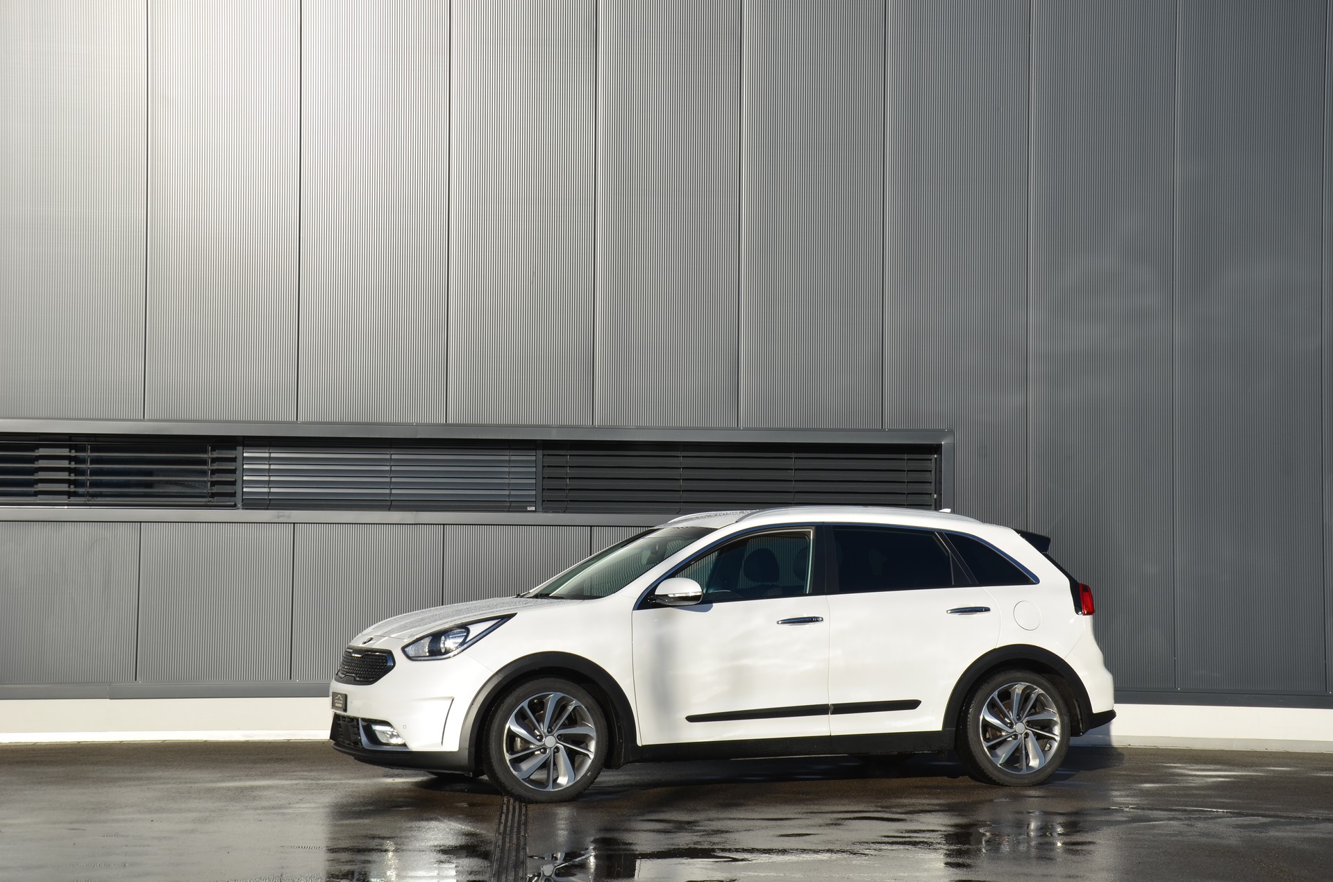 KIA Niro 1.6GDi Hybrid Style DCT-image-1