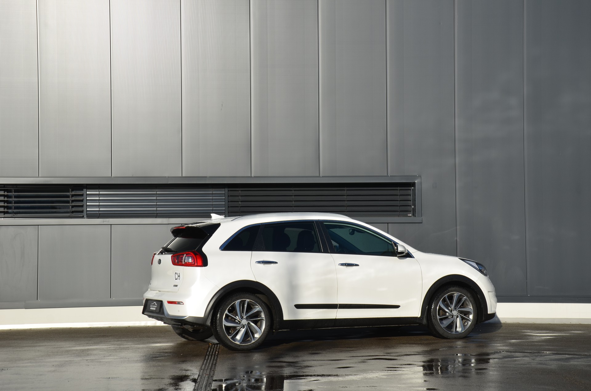 KIA Niro 1.6GDi Hybrid Style DCT-image-3