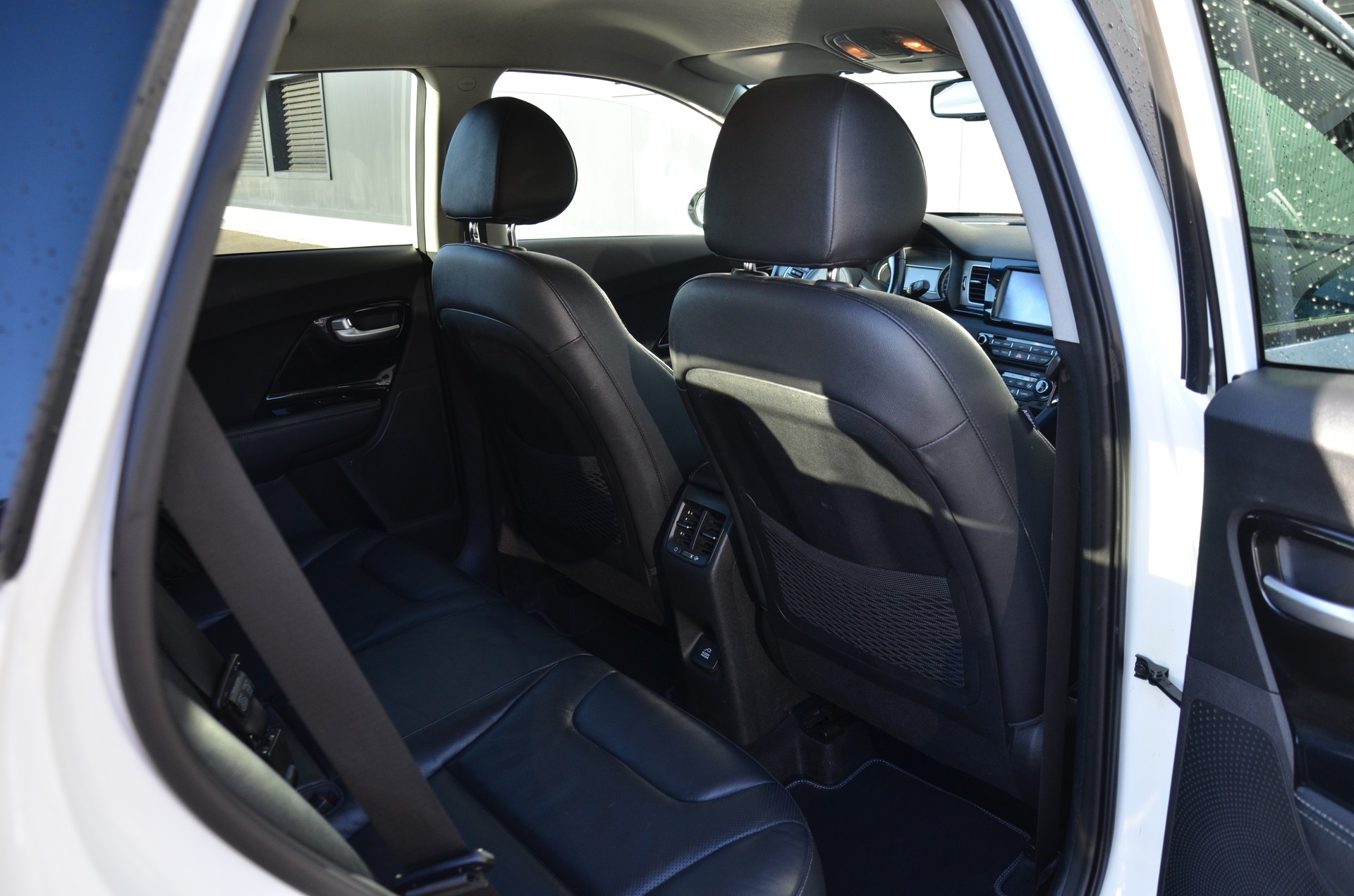 KIA Niro 1.6GDi Hybrid Style DCT-image-10