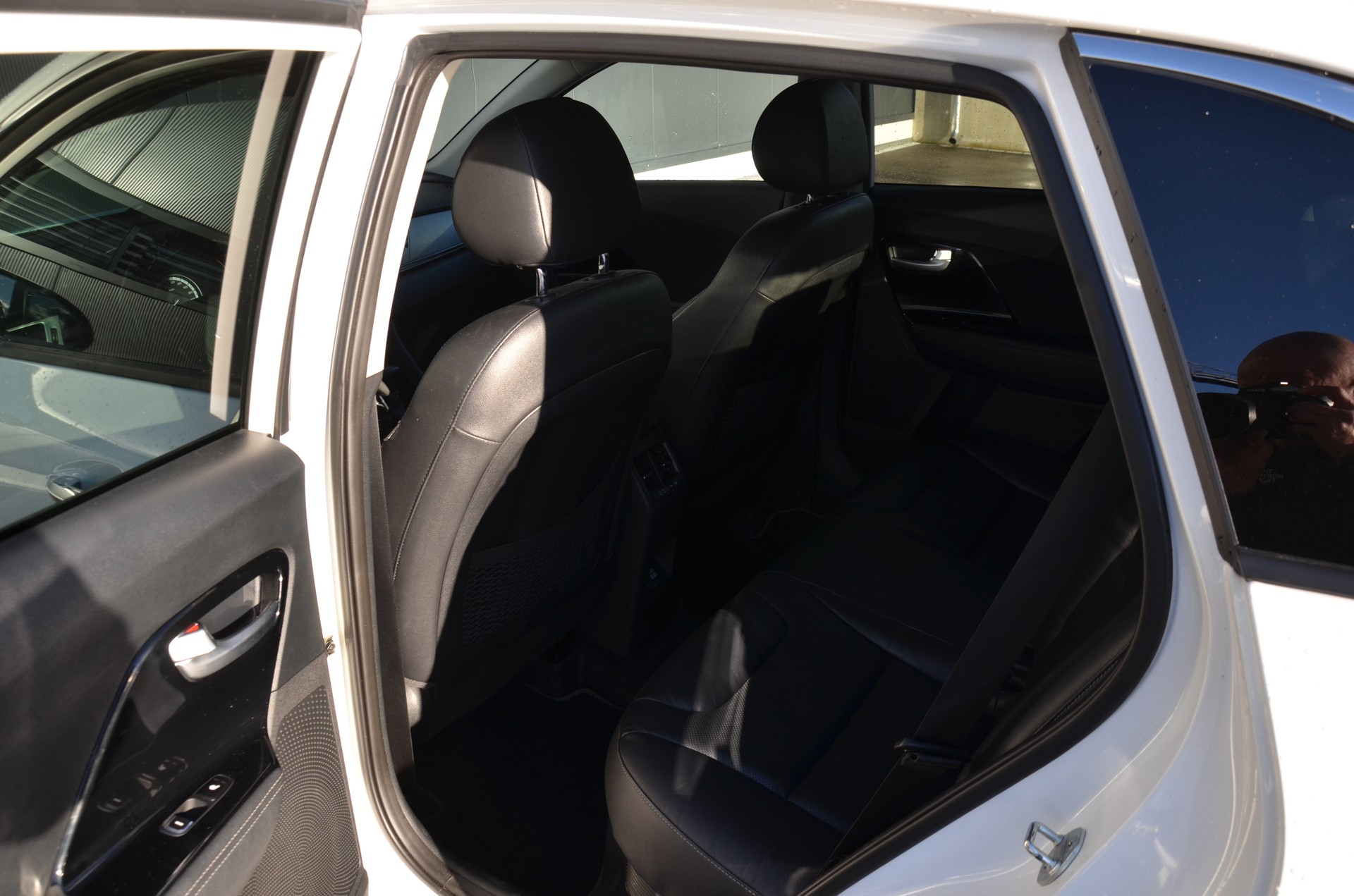 KIA Niro 1.6GDi Hybrid Style DCT-image-15