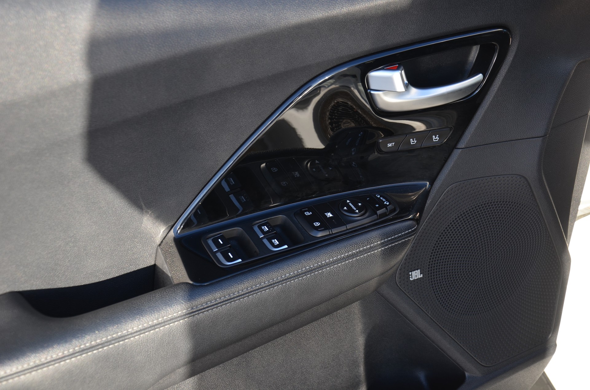 KIA Niro 1.6GDi Hybrid Style DCT-image-17