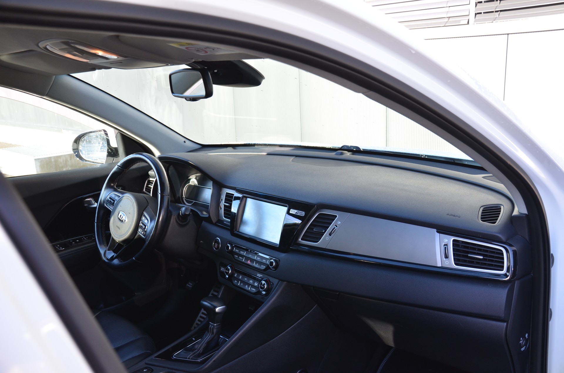KIA Niro 1.6GDi Hybrid Style DCT-image-12