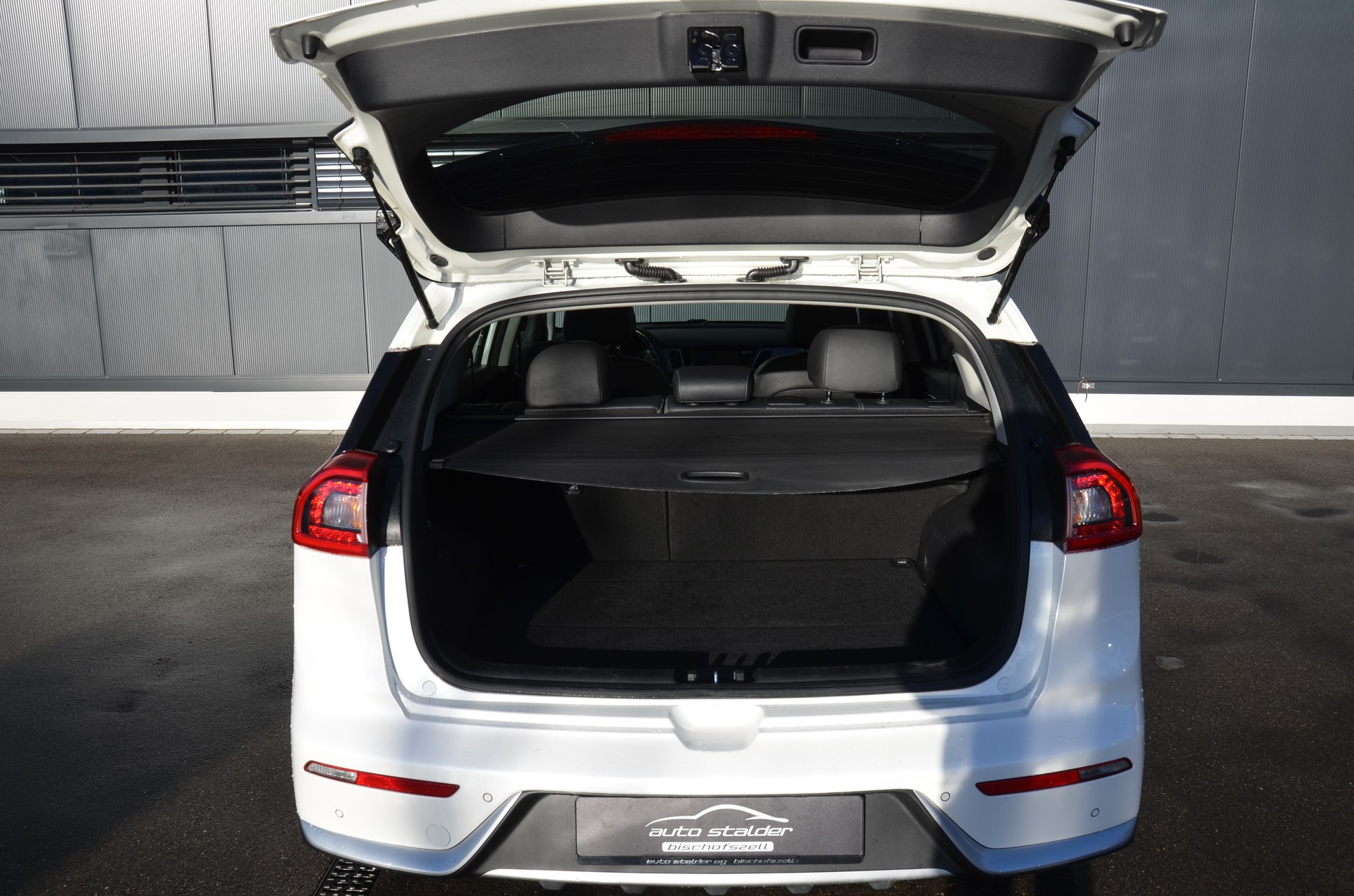 KIA Niro 1.6GDi Hybrid Style DCT-image-9