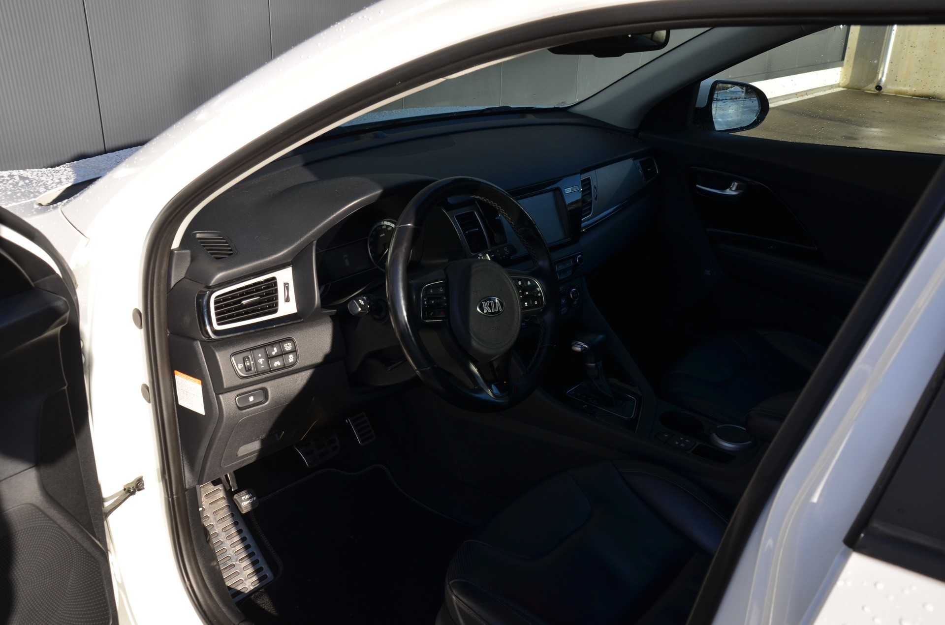 KIA Niro 1.6GDi Hybrid Style DCT-image-16