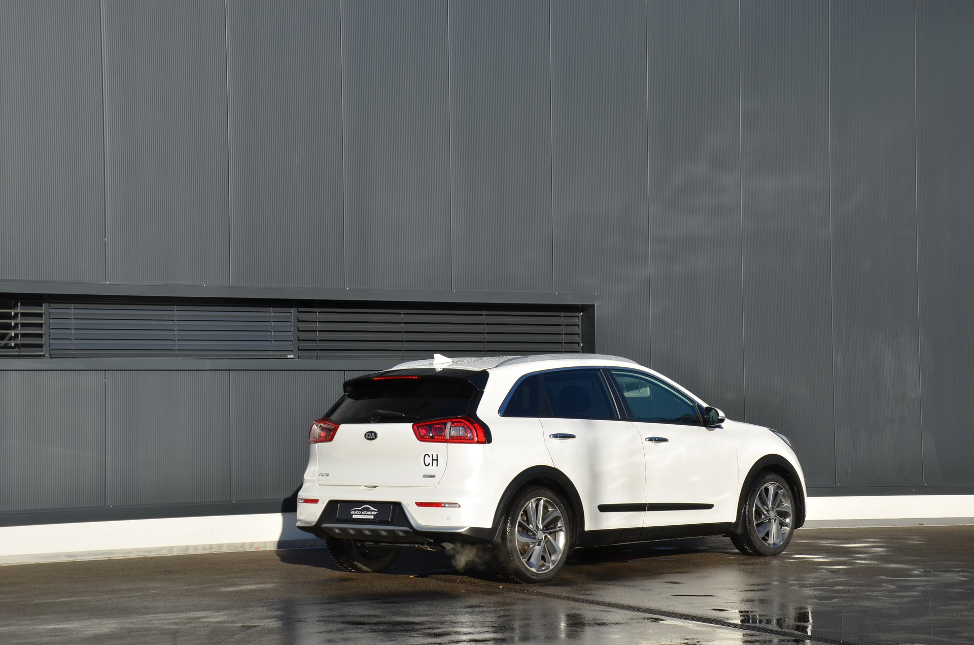 KIA Niro 1.6GDi Hybrid Style DCT-image-2