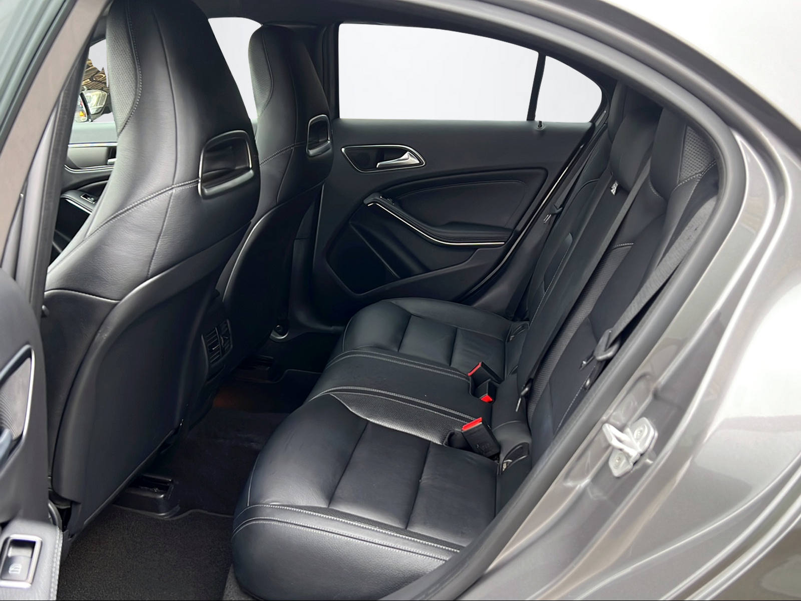 MERCEDES-BENZ A 250 Urban-image-10