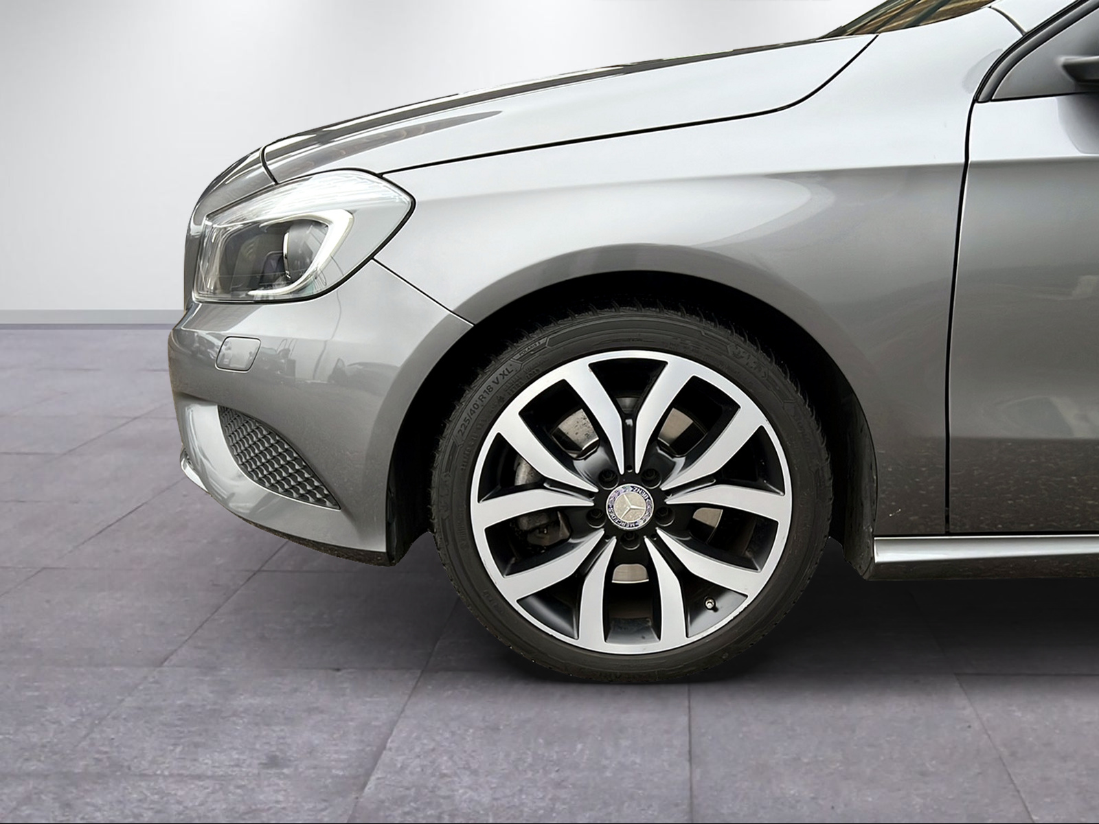 MERCEDES-BENZ A 250 Urban-image-2