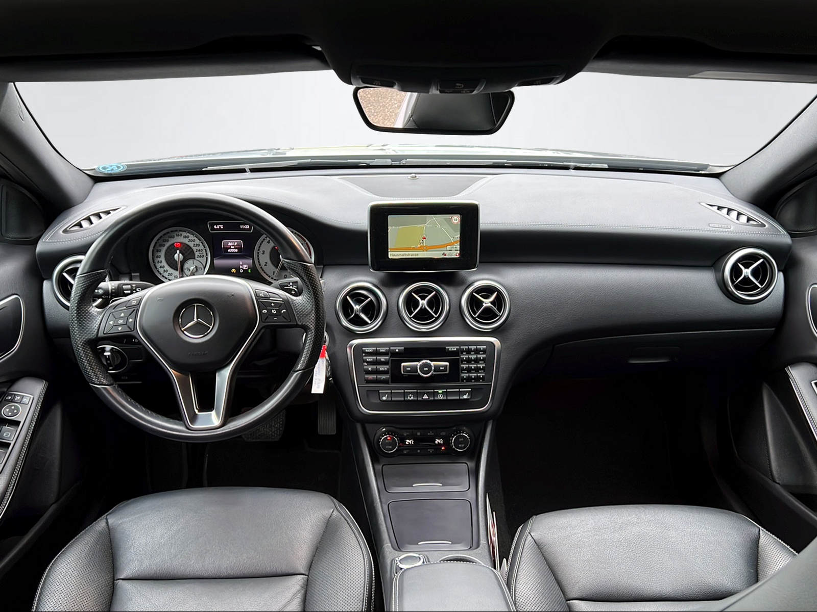 MERCEDES-BENZ A 250 Urban-image-11