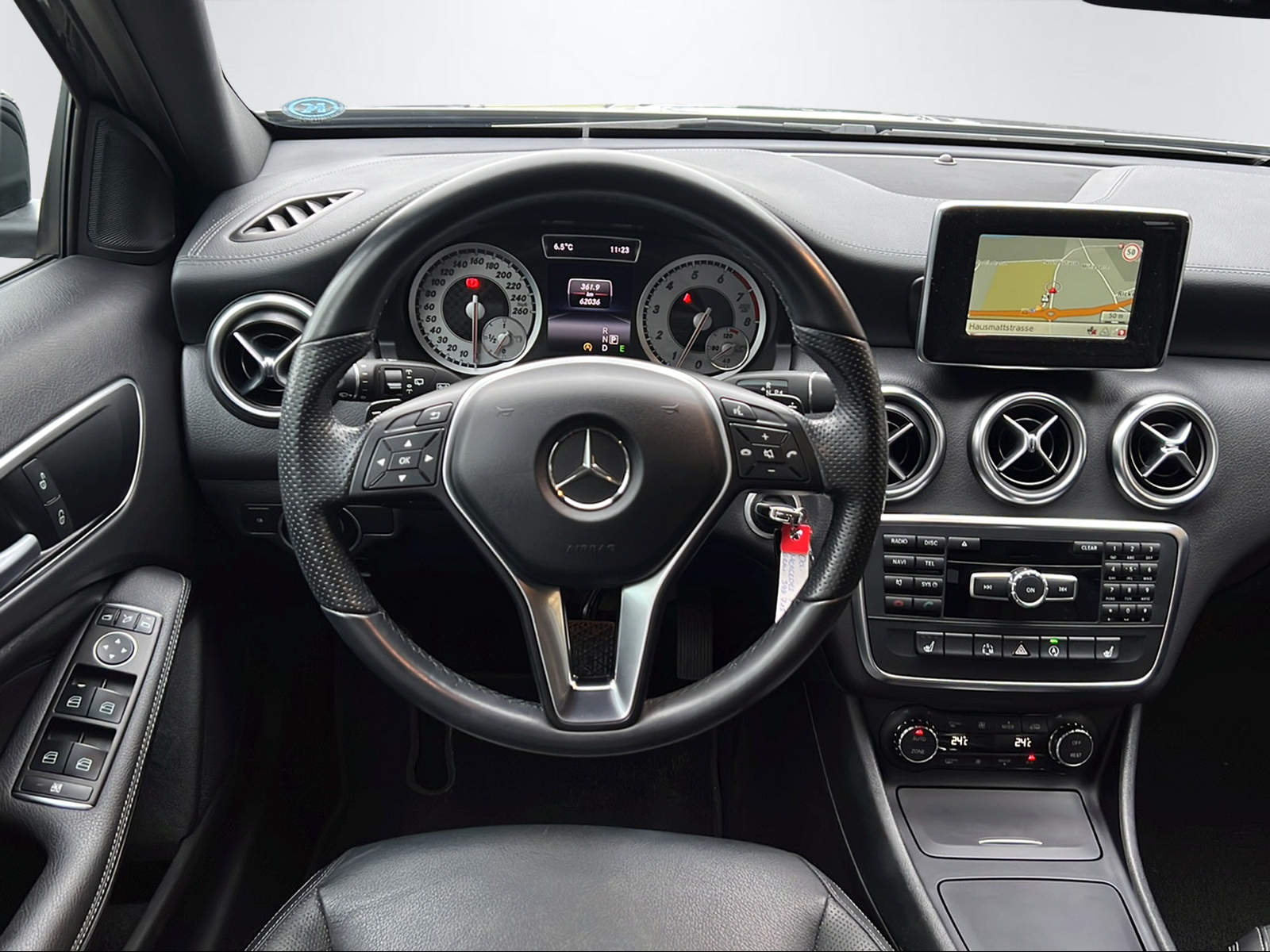 MERCEDES-BENZ A 250 Urban-image-12