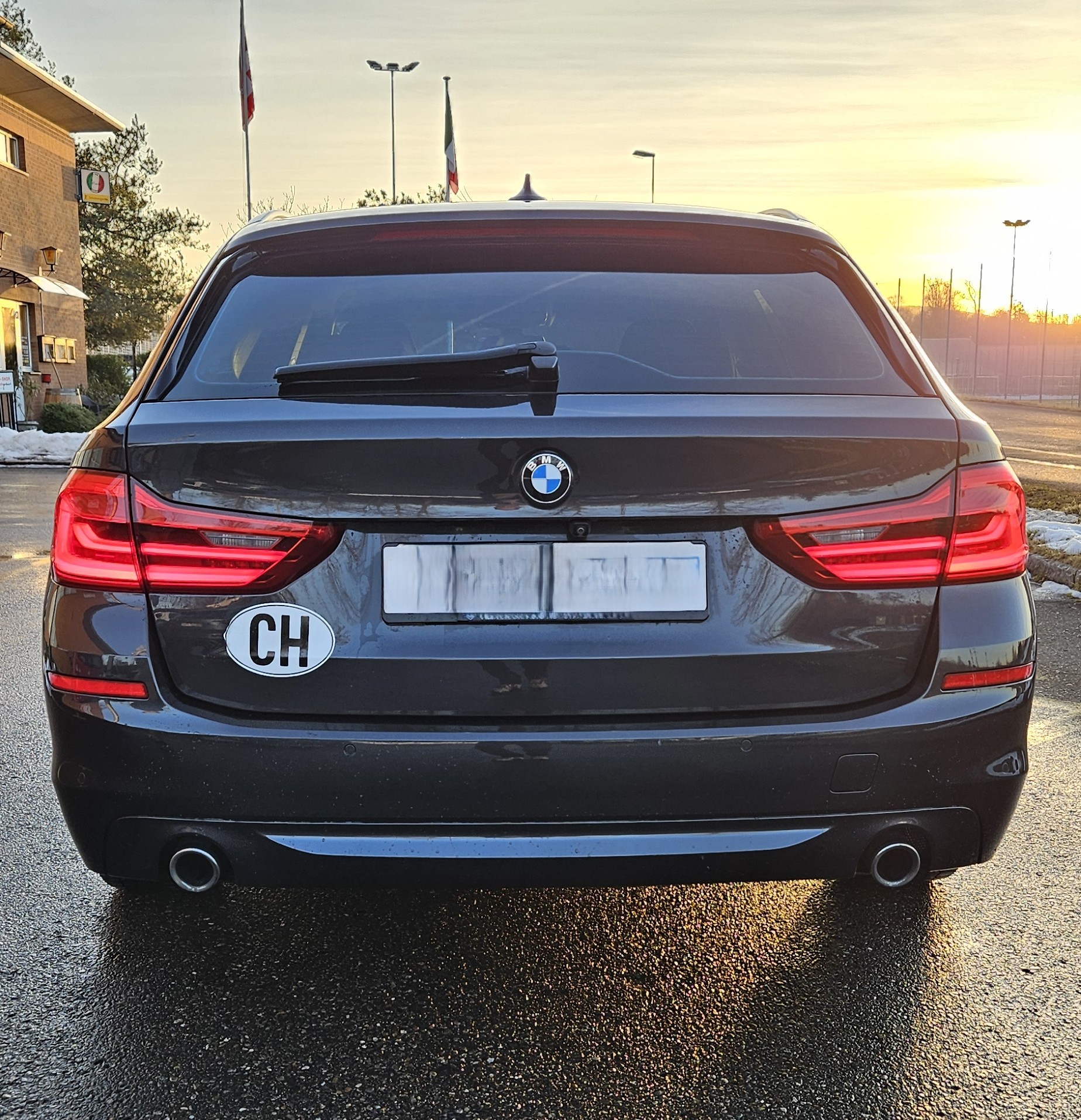 BMW 530d xDrive Touring Steptronic-image-2