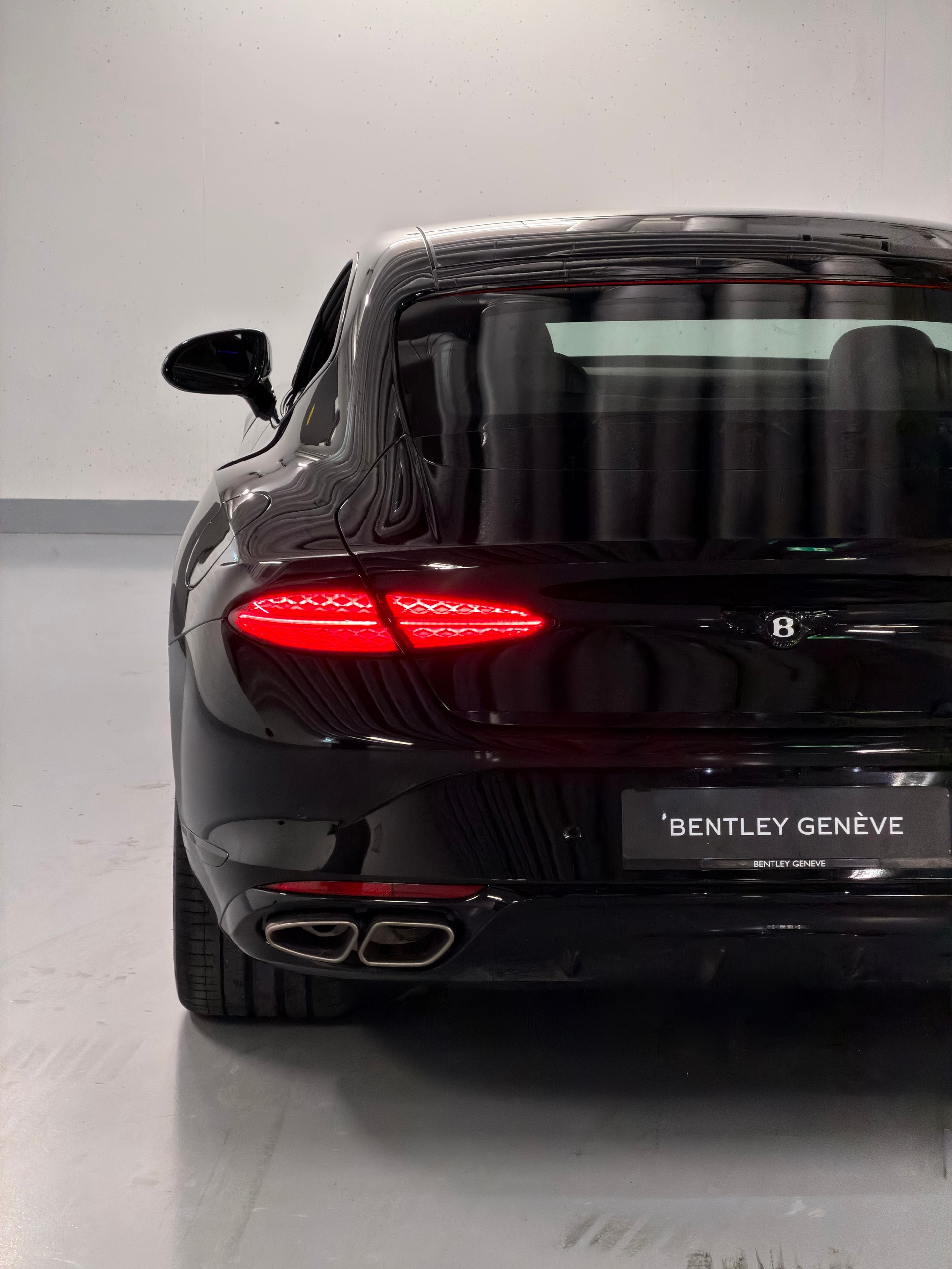 BENTLEY Continental GT 4.0 V8 PHEV Black Crystal-image-21