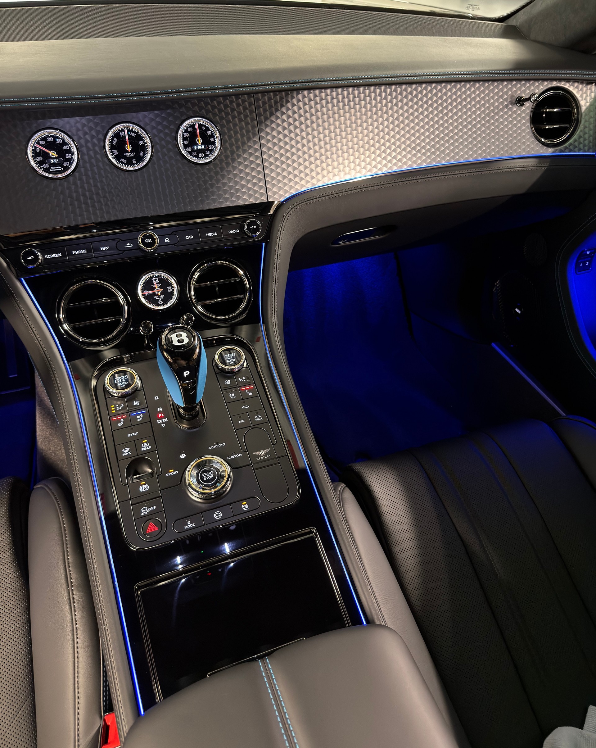 BENTLEY Continental GT 4.0 V8 PHEV Black Crystal-image-15