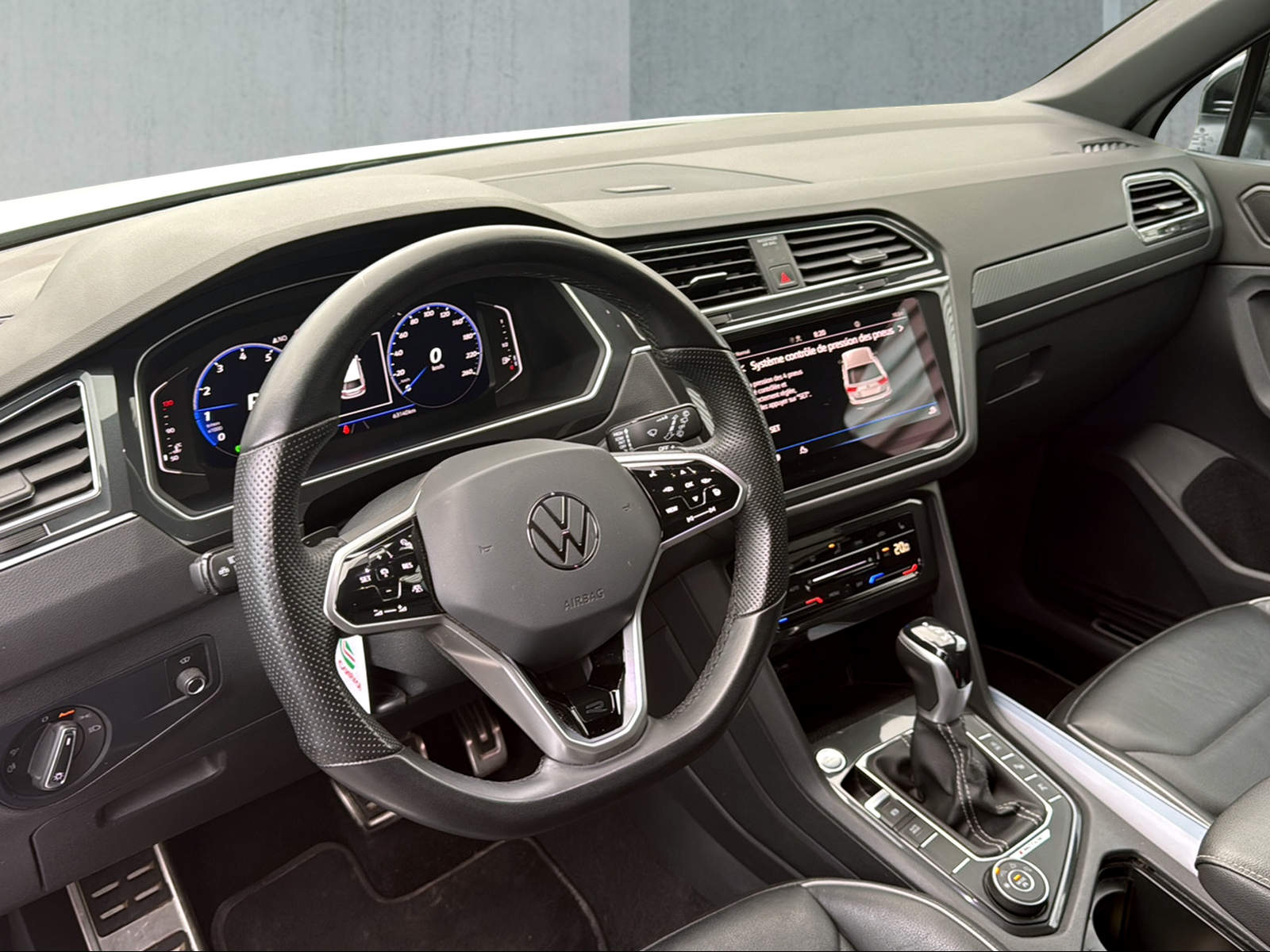 VW Tiguan 2.0TSI R-Line 4Motion DSG-image-2