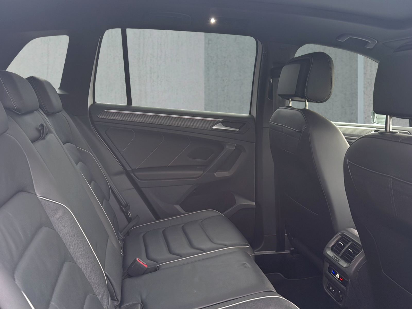 VW Tiguan 2.0TSI R-Line 4Motion DSG-image-4