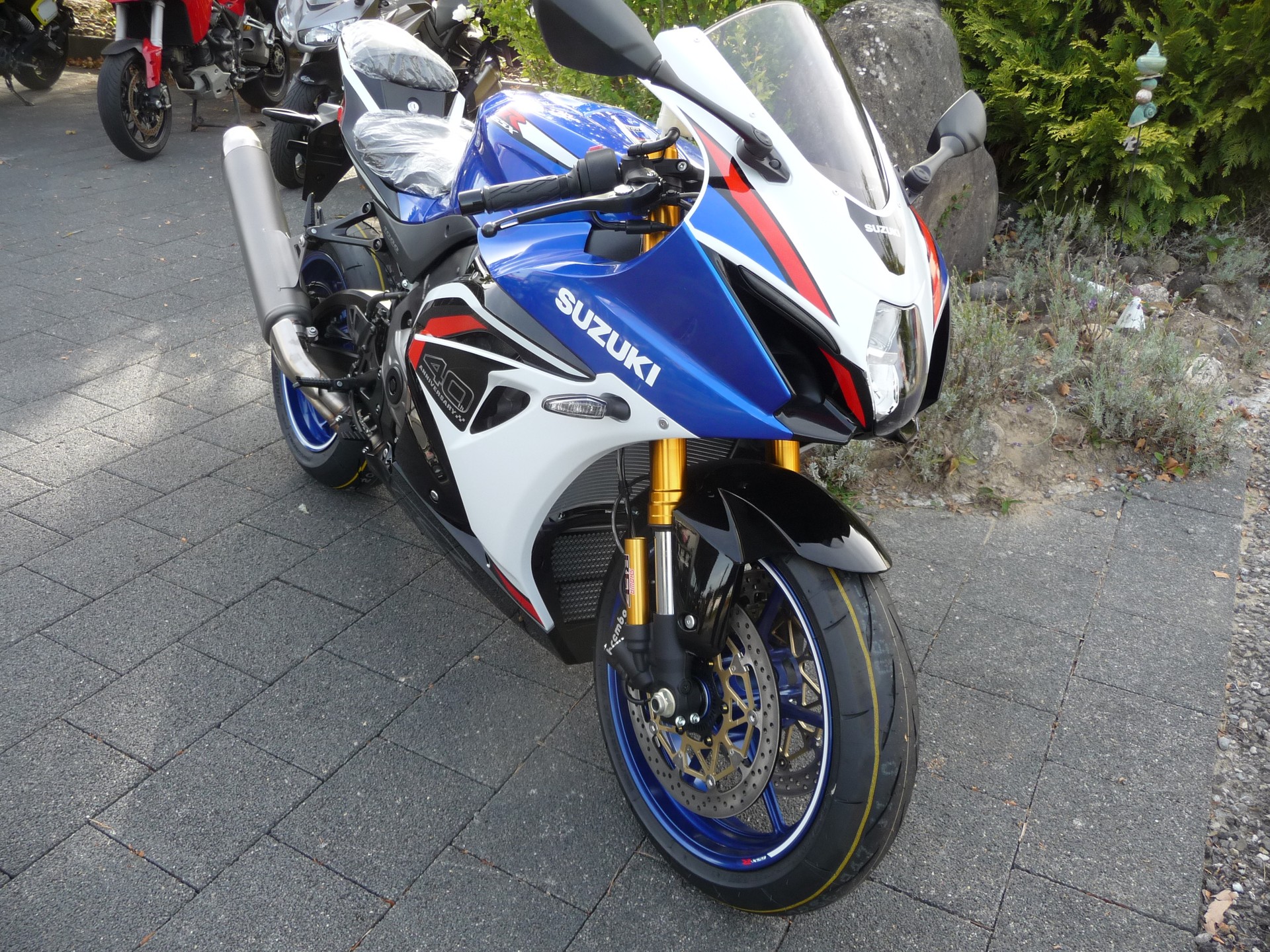 SUZUKI GSX-R1000RR Anniversary 40 th bei MKL Suzuki Seeland-showroom-element-2