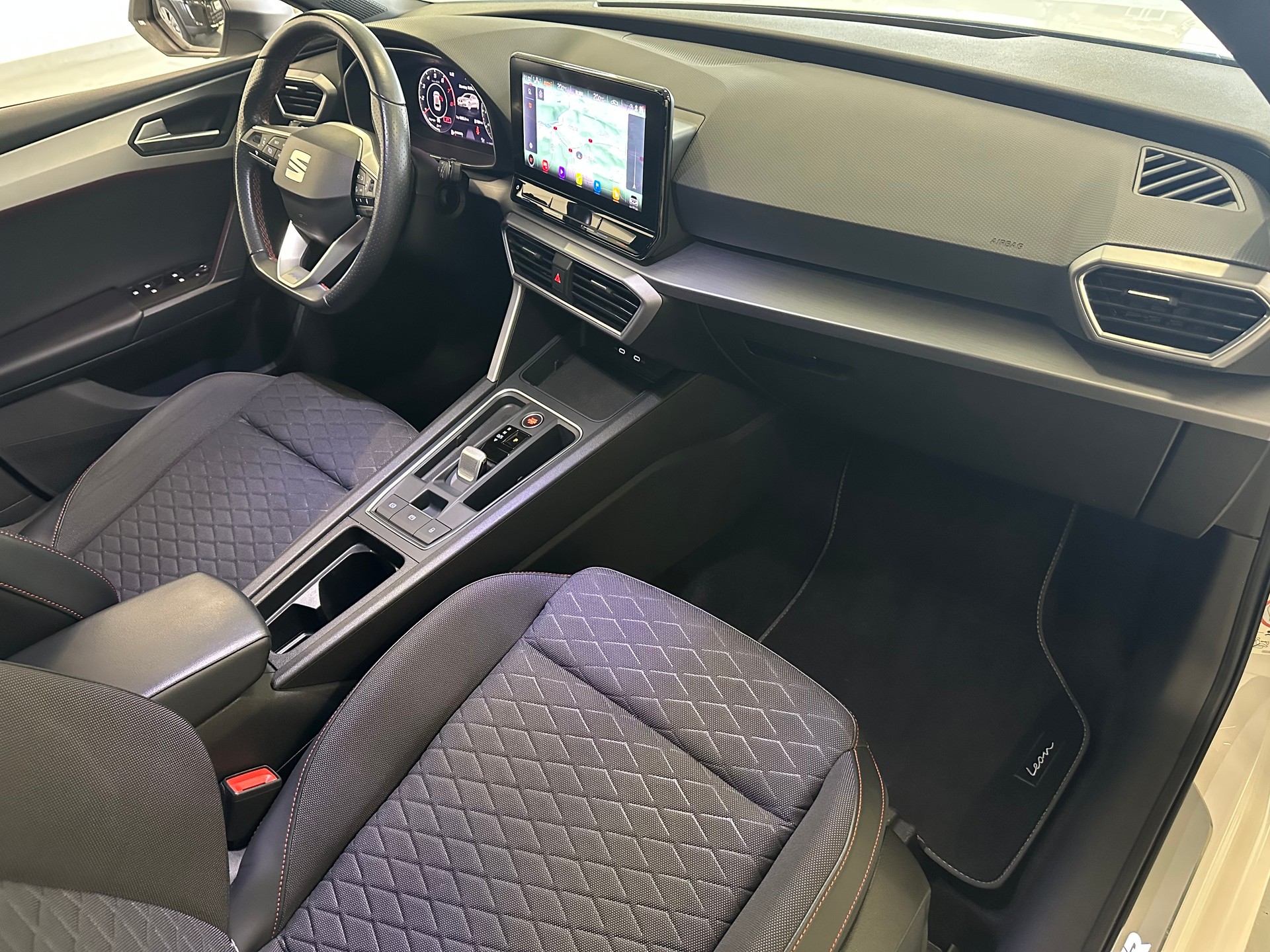 SEAT Leon 1.5 eTSI mHEV DSG FR-image-8