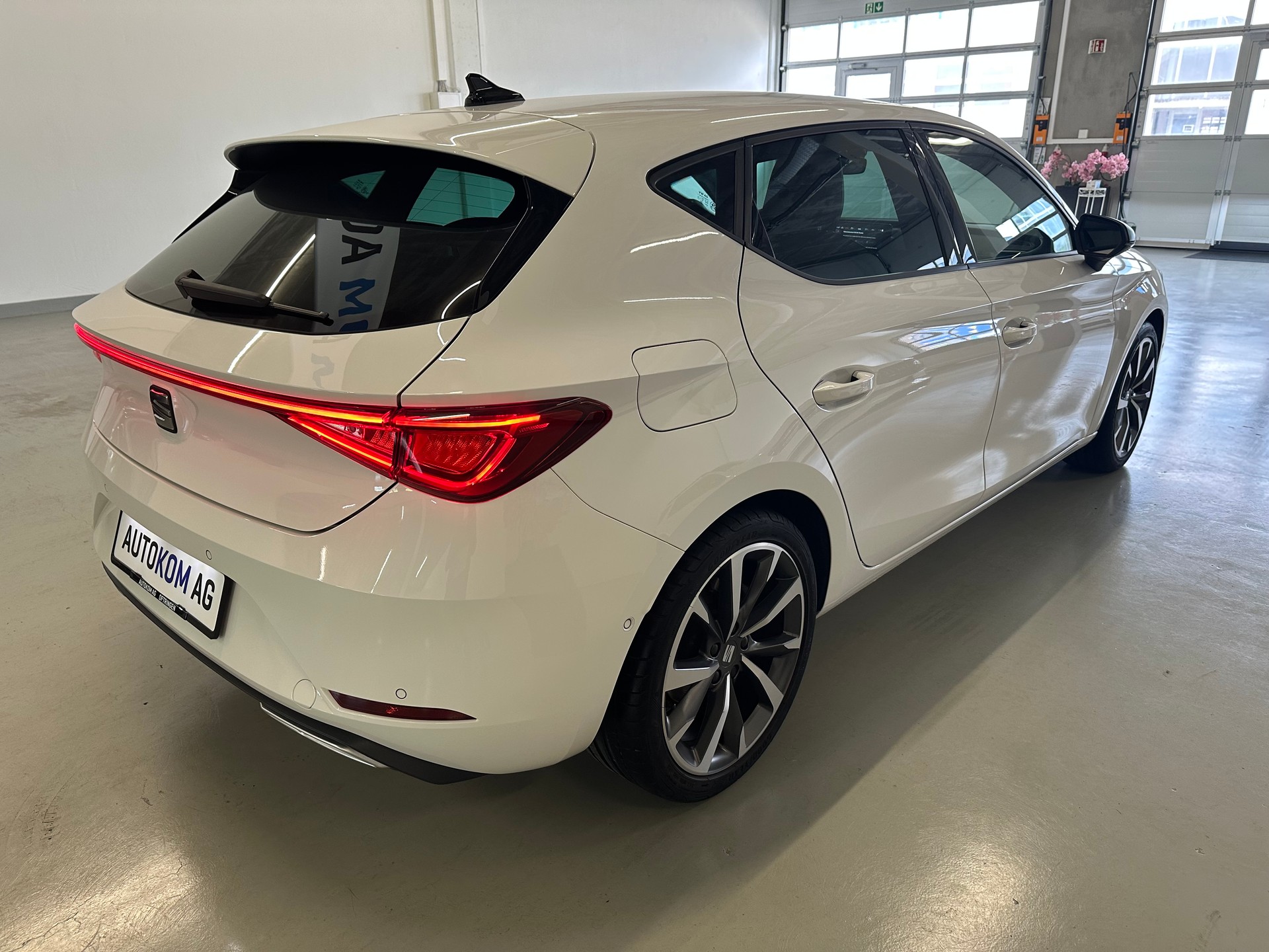 SEAT Leon 1.5 eTSI mHEV DSG FR-image-4