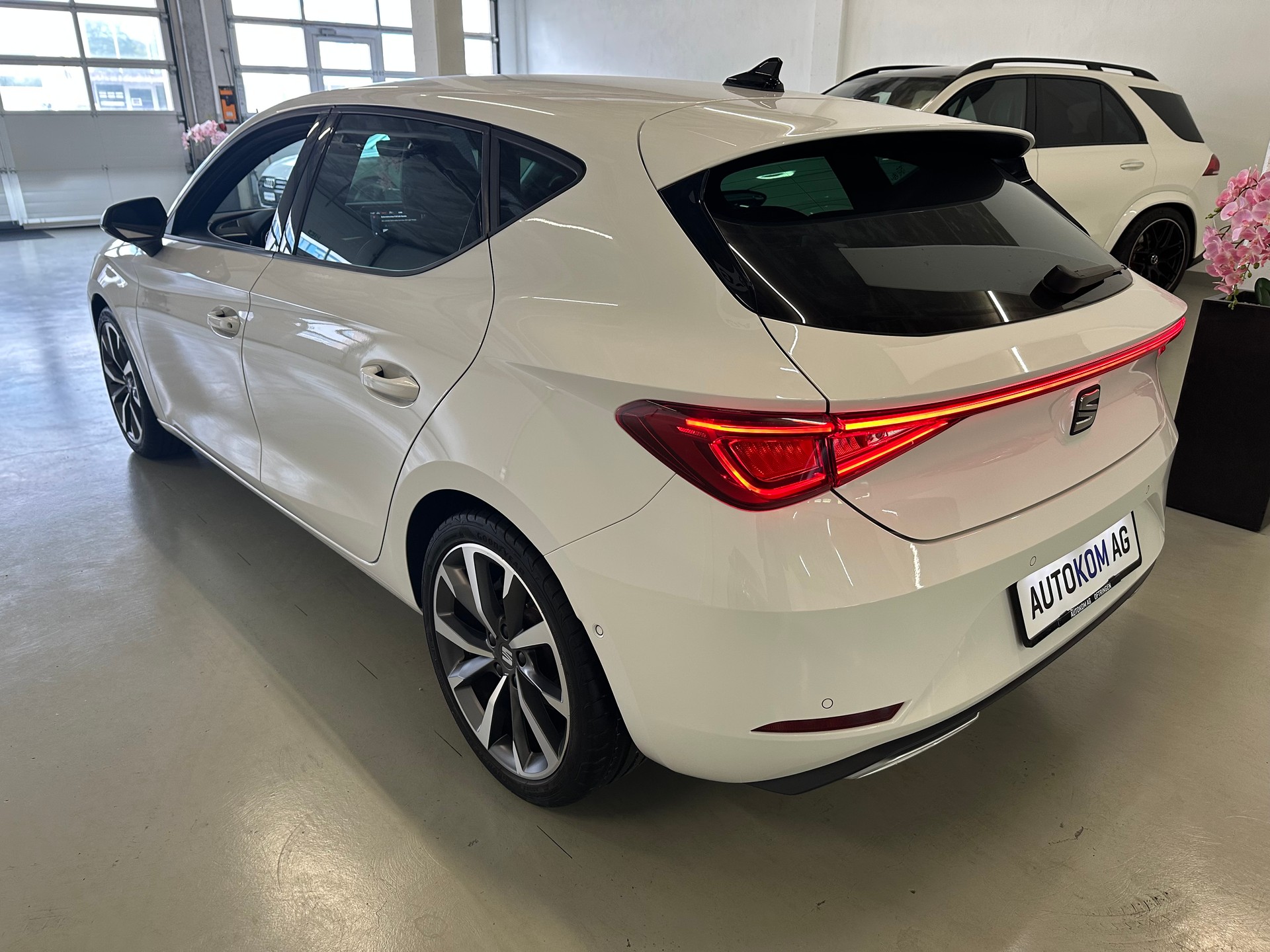 SEAT Leon 1.5 eTSI mHEV DSG FR-image-3