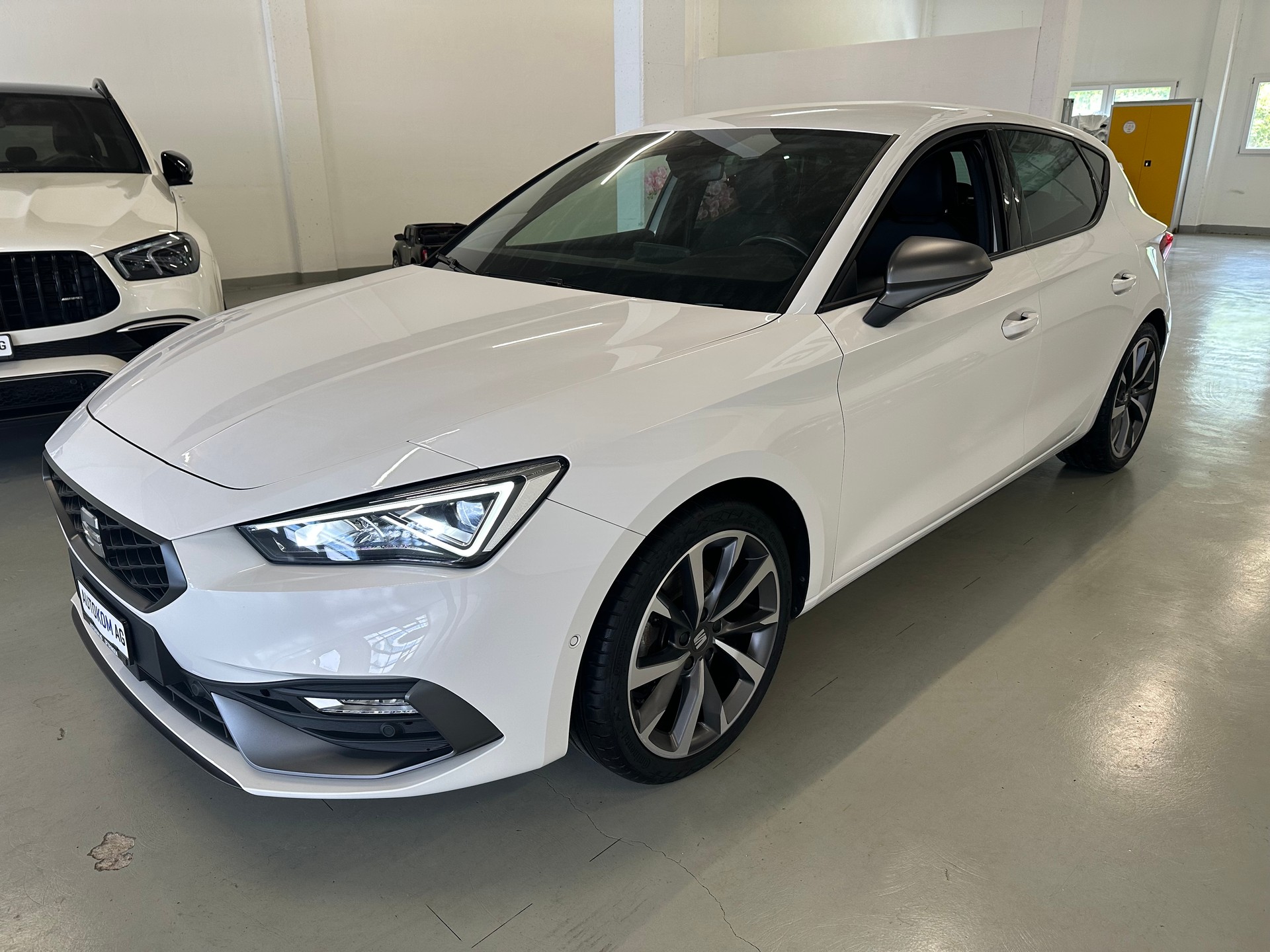 SEAT Leon 1.5 eTSI mHEV DSG FR-image-2
