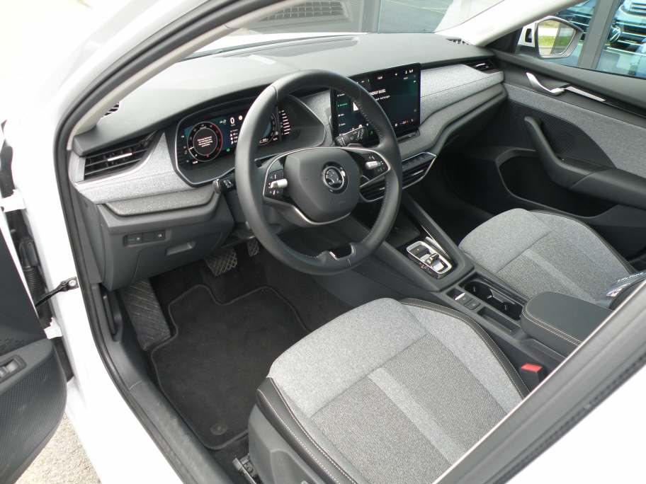 SKODA Octavia Combi 2.0 TDI 150 Selection DSG-showroom-element-2
