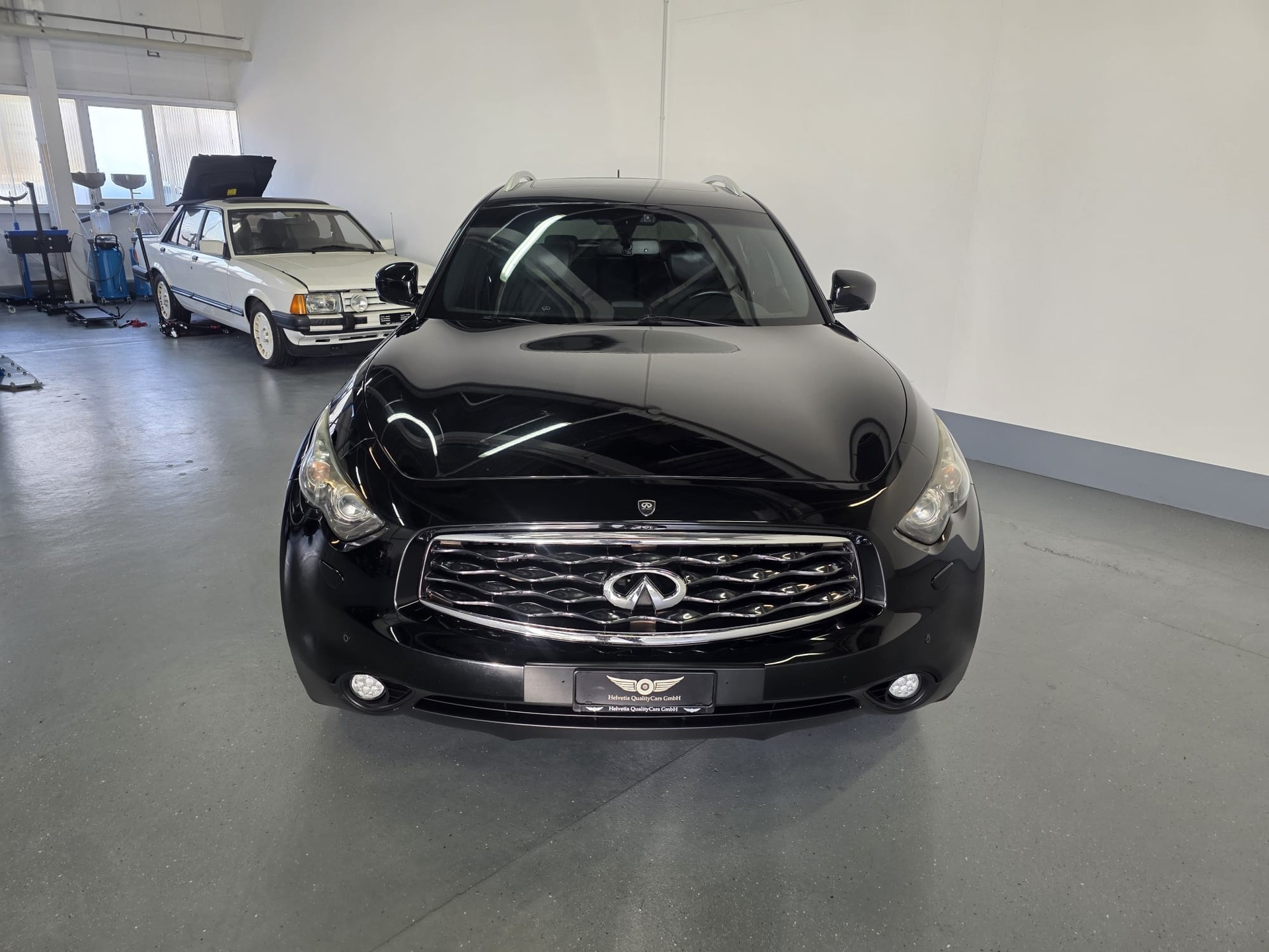 INFINITI FX30d S Premium AWD Automatic-image-4