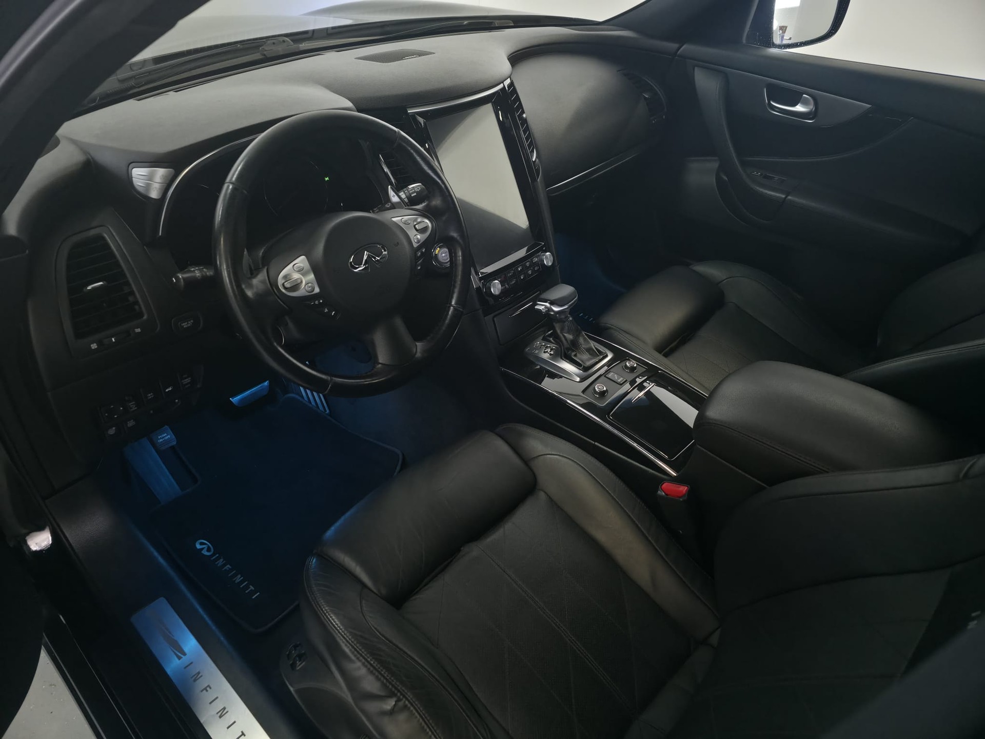 INFINITI FX30d S Premium AWD Automatic-image-17