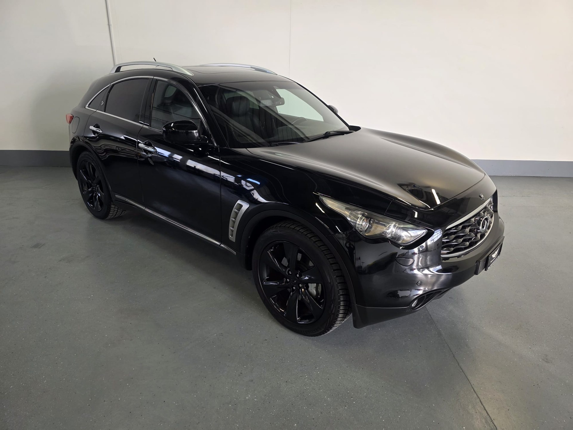 INFINITI FX30d S Premium AWD Automatic-showroom-element-1