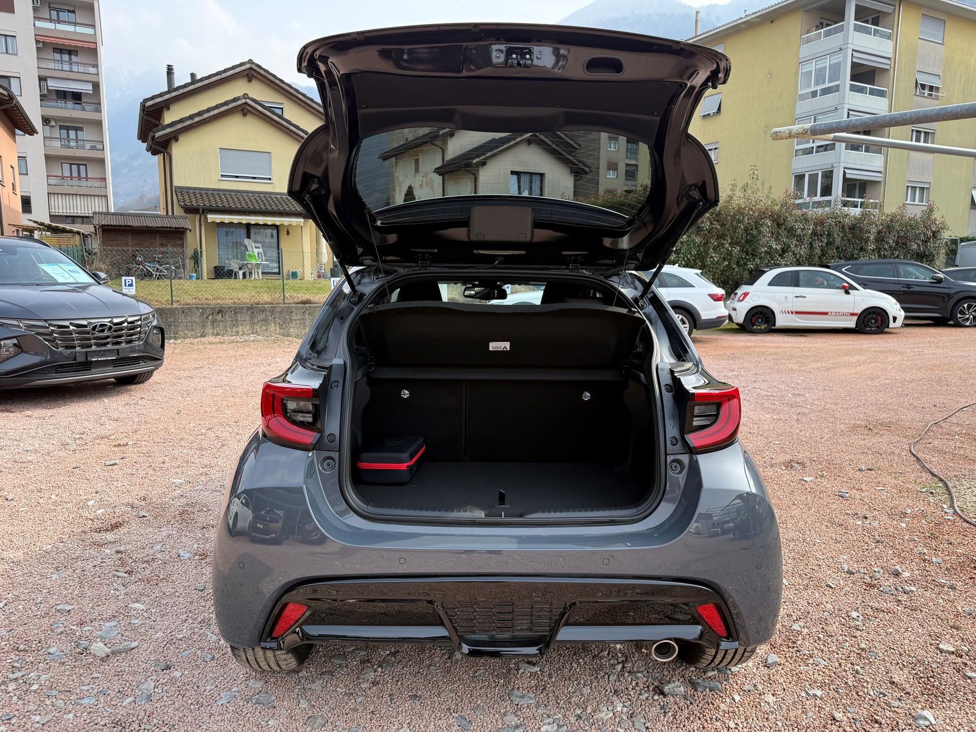 TOYOTA Yaris 1.5 GR Sport e-CVT-image-5