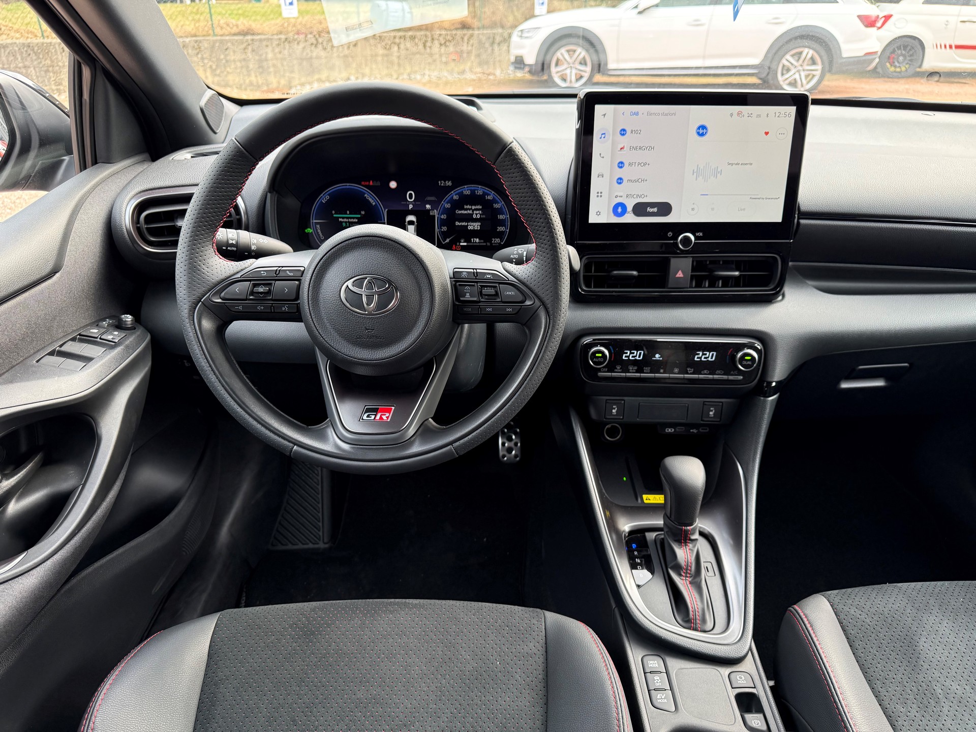 TOYOTA Yaris 1.5 GR Sport e-CVT-image-8