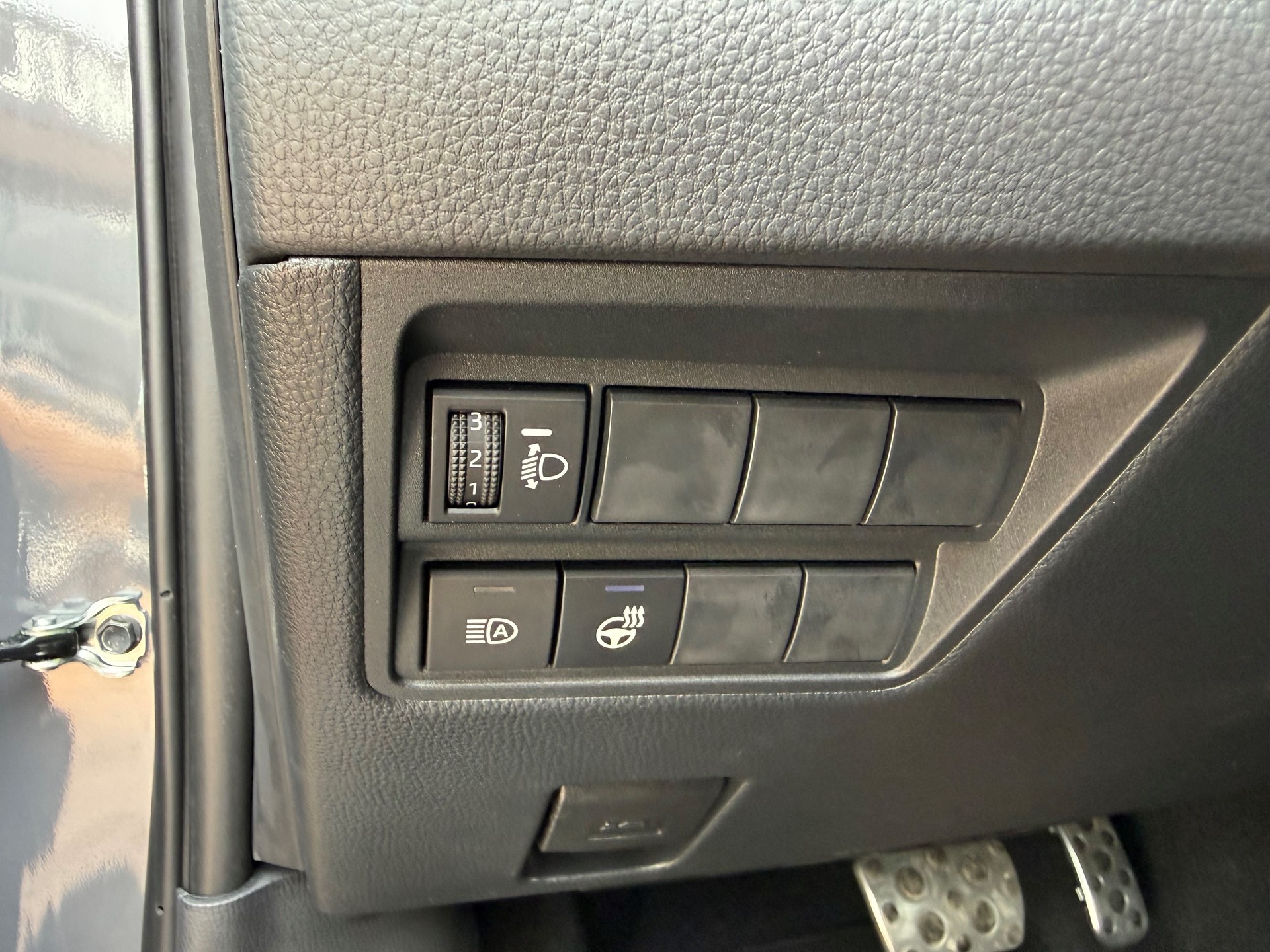 TOYOTA Yaris 1.5 GR Sport e-CVT-image-14