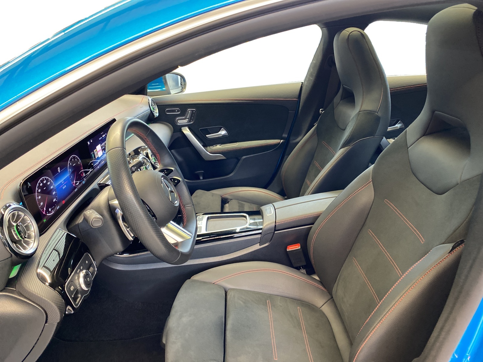 MERCEDES-BENZ CLA 250 AMG Line 4MATIC-image-6