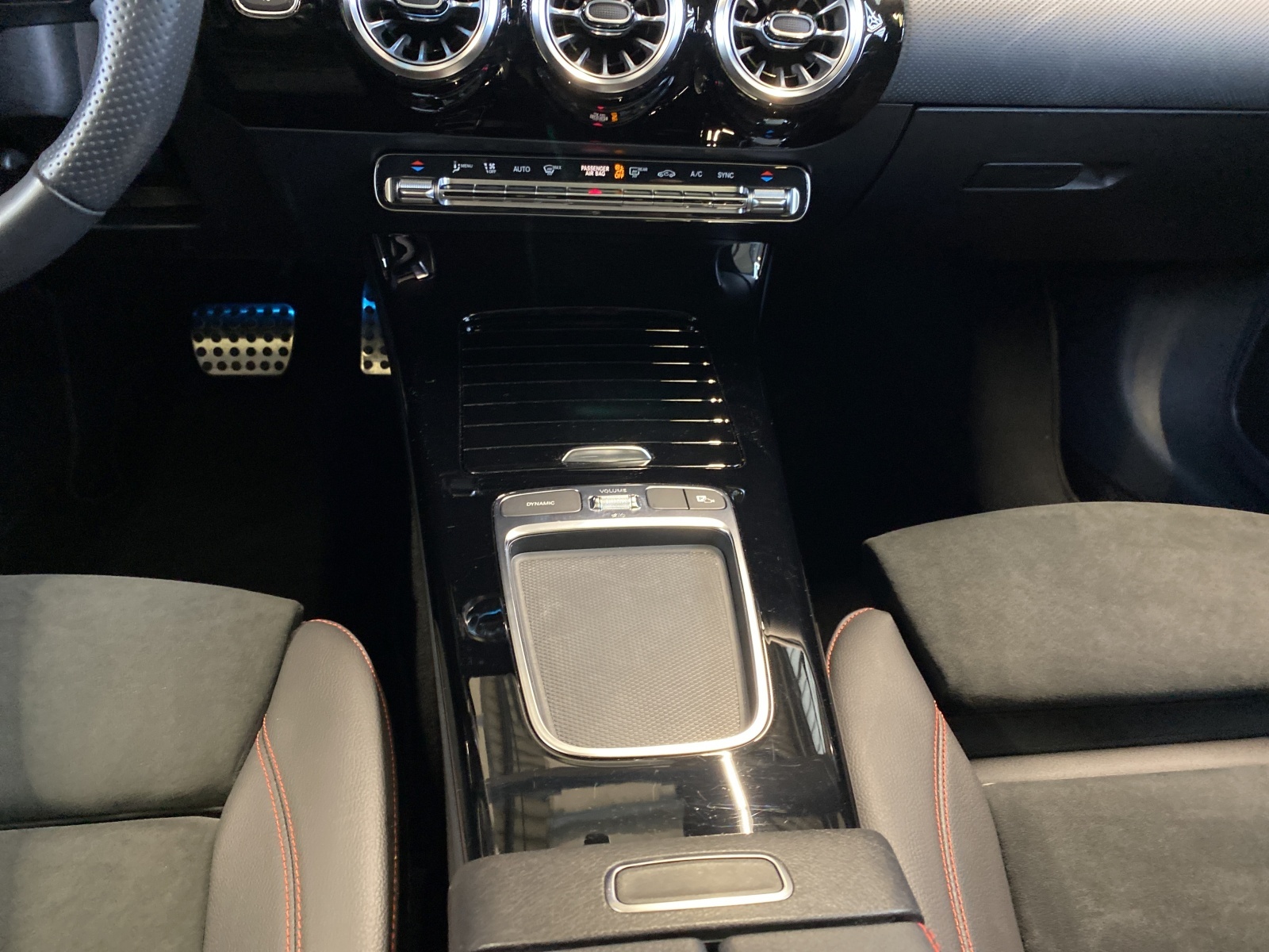 MERCEDES-BENZ CLA 250 AMG Line 4MATIC-image-9
