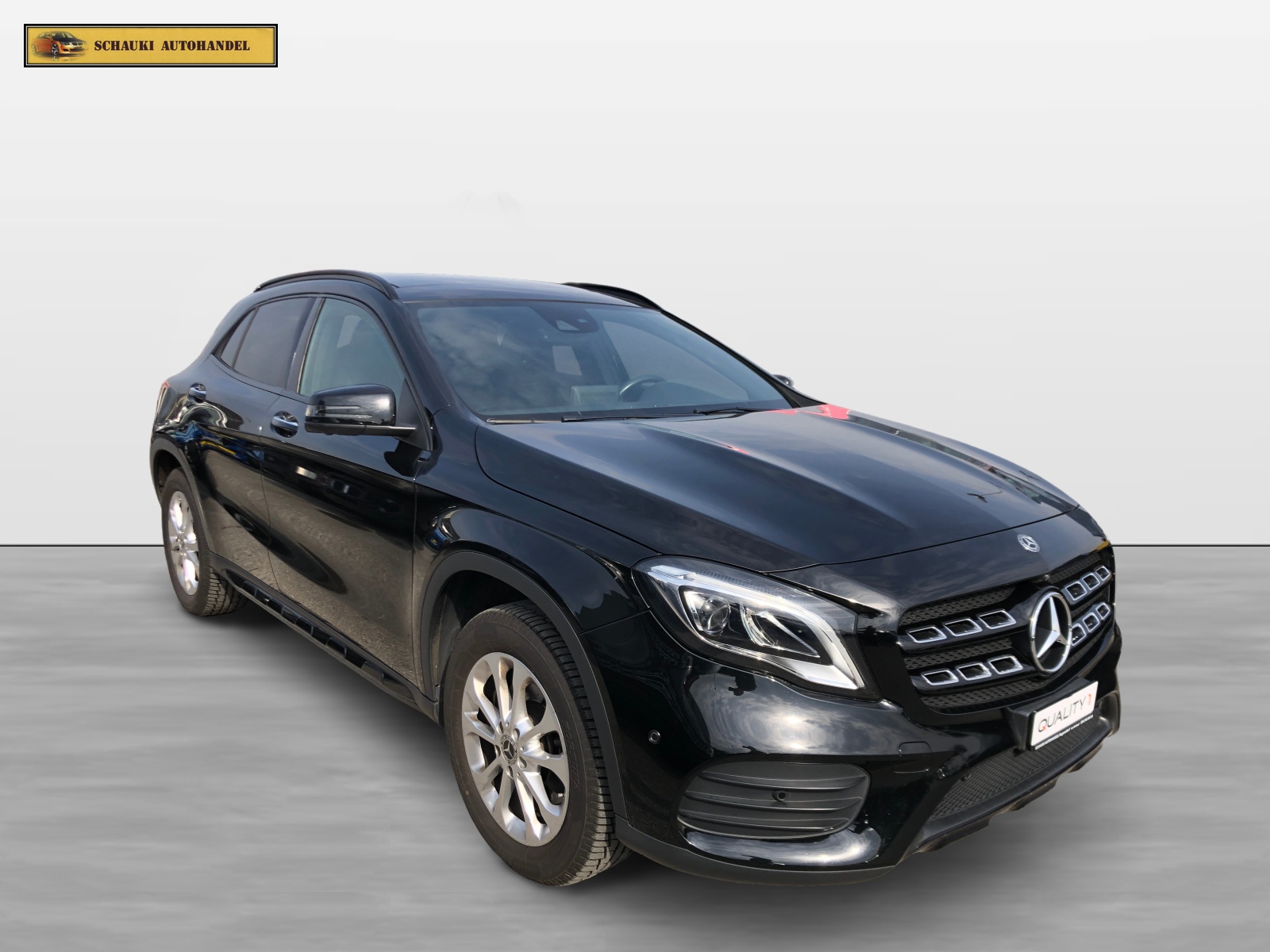 MERCEDES-BENZ GLA 220 AMG Line 4Matic 7G-DCT-showroom-element-2