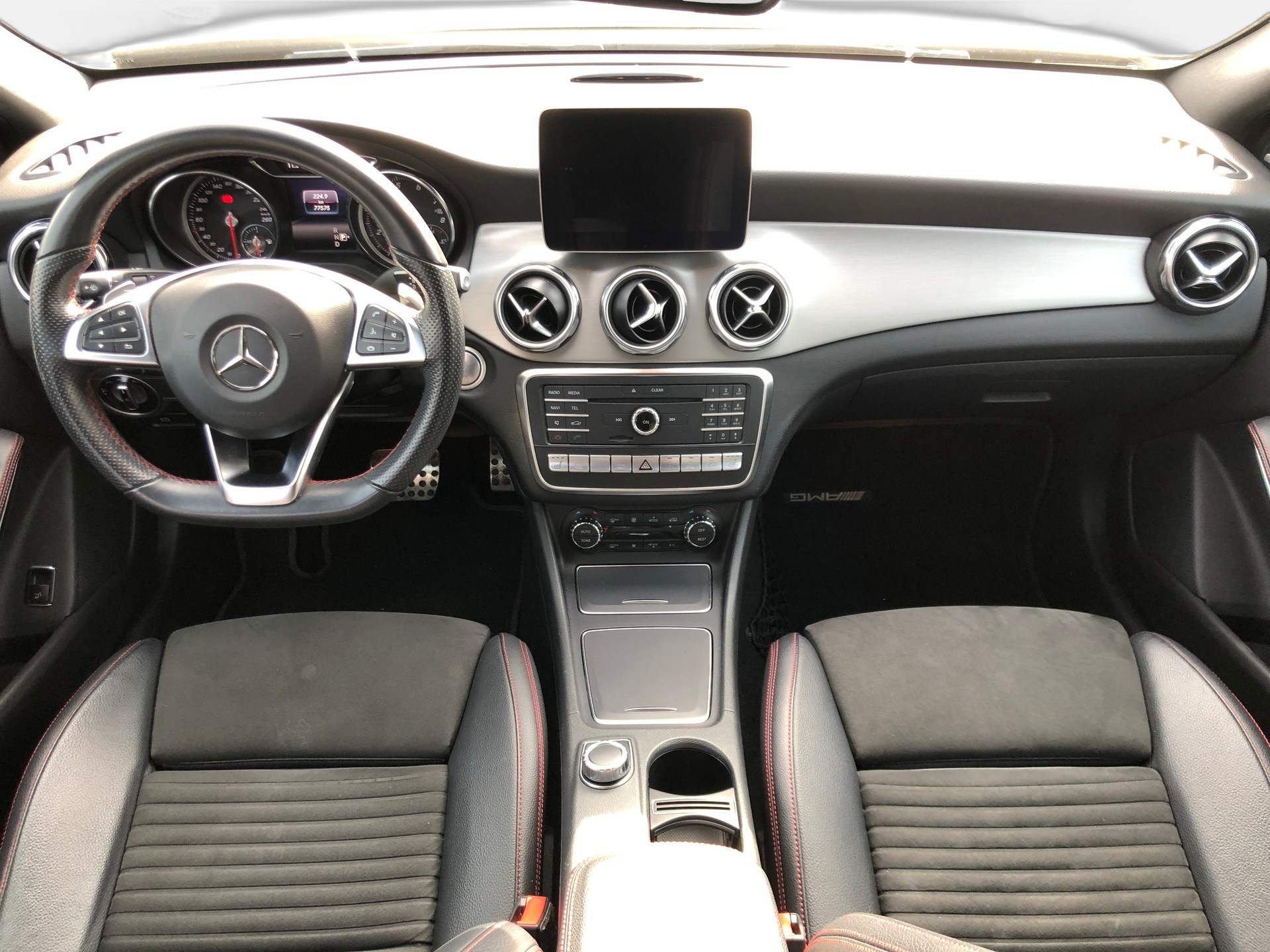 MERCEDES-BENZ GLA 220 AMG Line 4Matic 7G-DCT-image-11