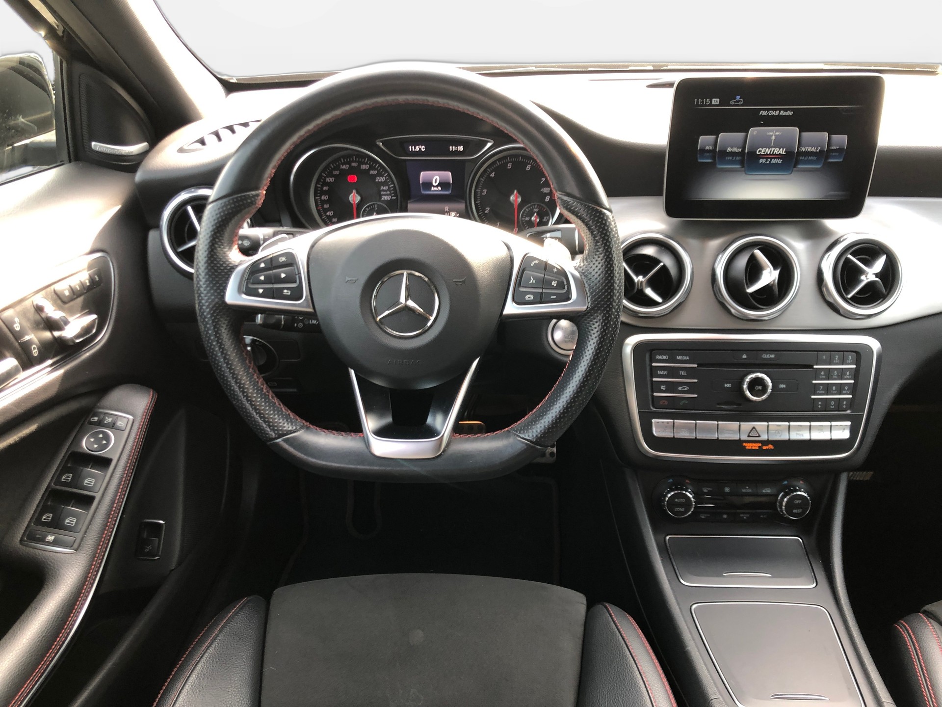 MERCEDES-BENZ GLA 220 AMG Line 4Matic 7G-DCT-image-10