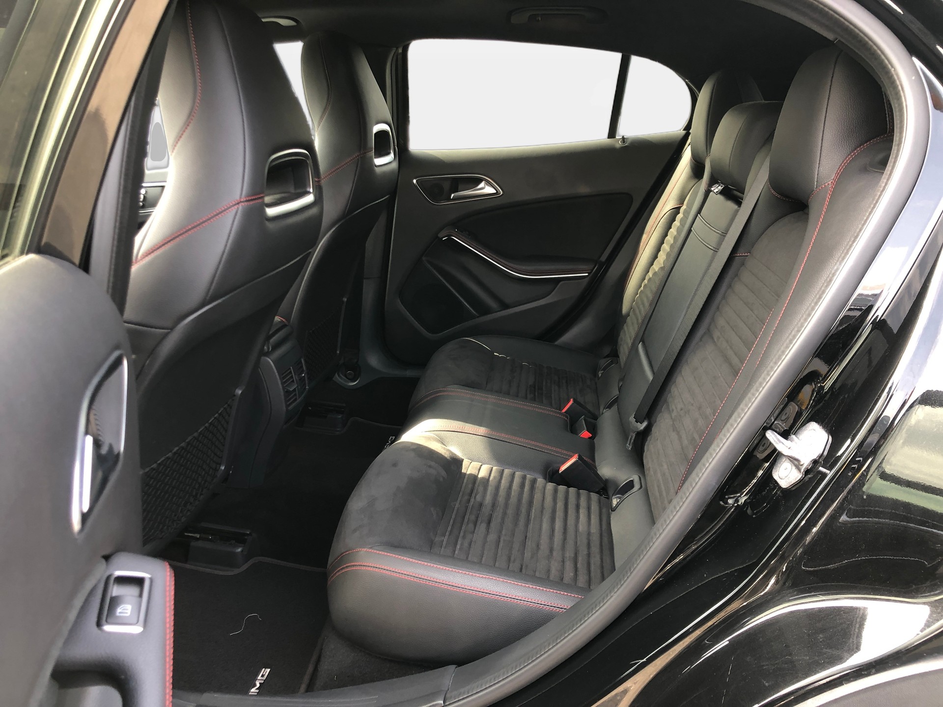 MERCEDES-BENZ GLA 220 AMG Line 4Matic 7G-DCT-image-14