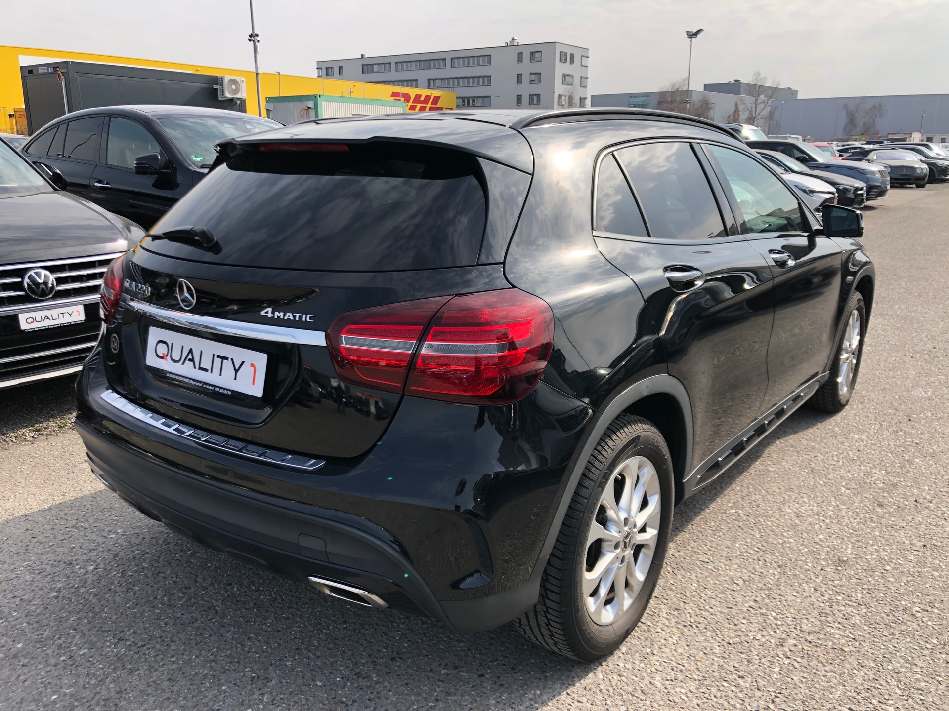 MERCEDES-BENZ GLA 220 AMG Line 4Matic 7G-DCT-showroom-element-3