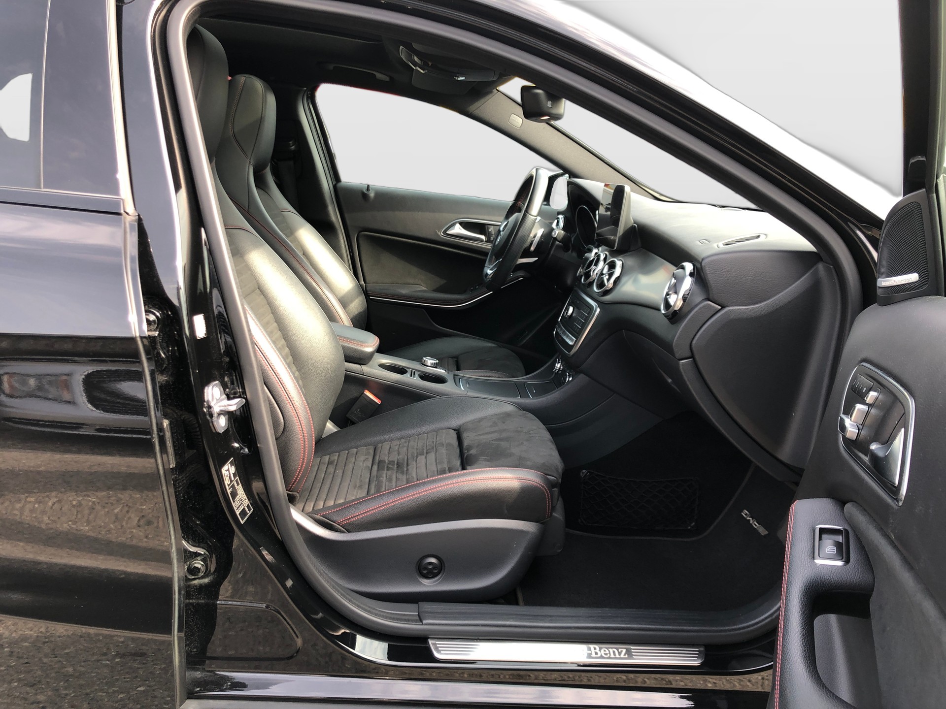 MERCEDES-BENZ GLA 220 AMG Line 4Matic 7G-DCT-image-13