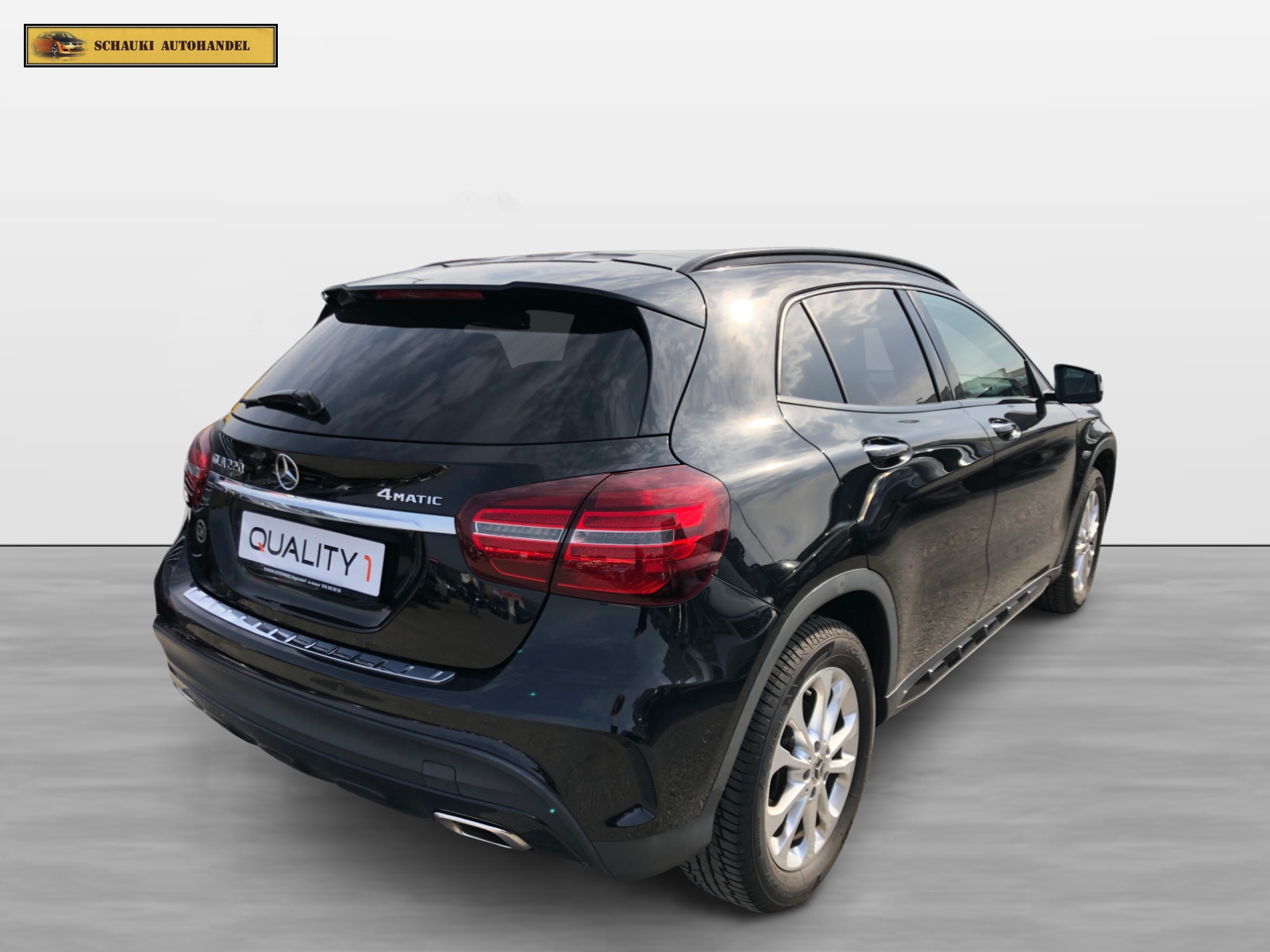 MERCEDES-BENZ GLA 220 AMG Line 4Matic 7G-DCT-showroom-element-3