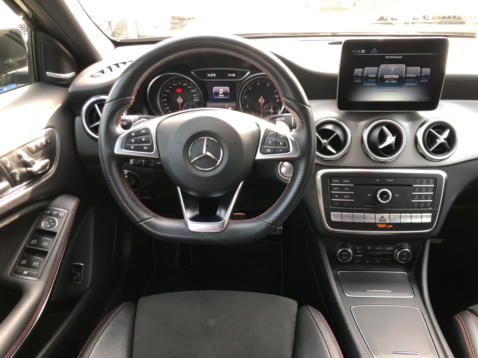 MERCEDES-BENZ GLA 220 AMG Line 4Matic 7G-DCT-image-10
