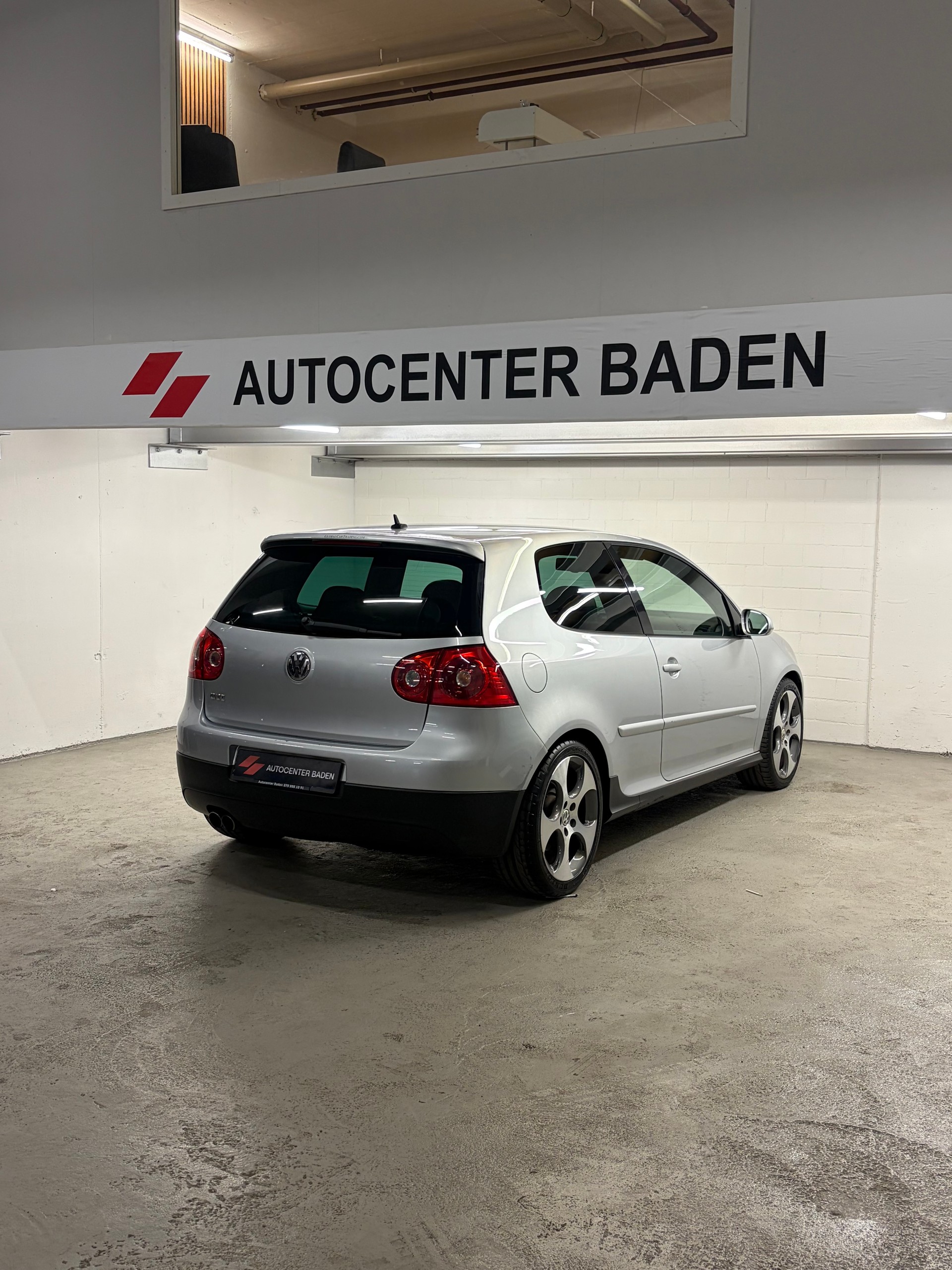 VW Golf 2.0 TFSI GTI-image-2