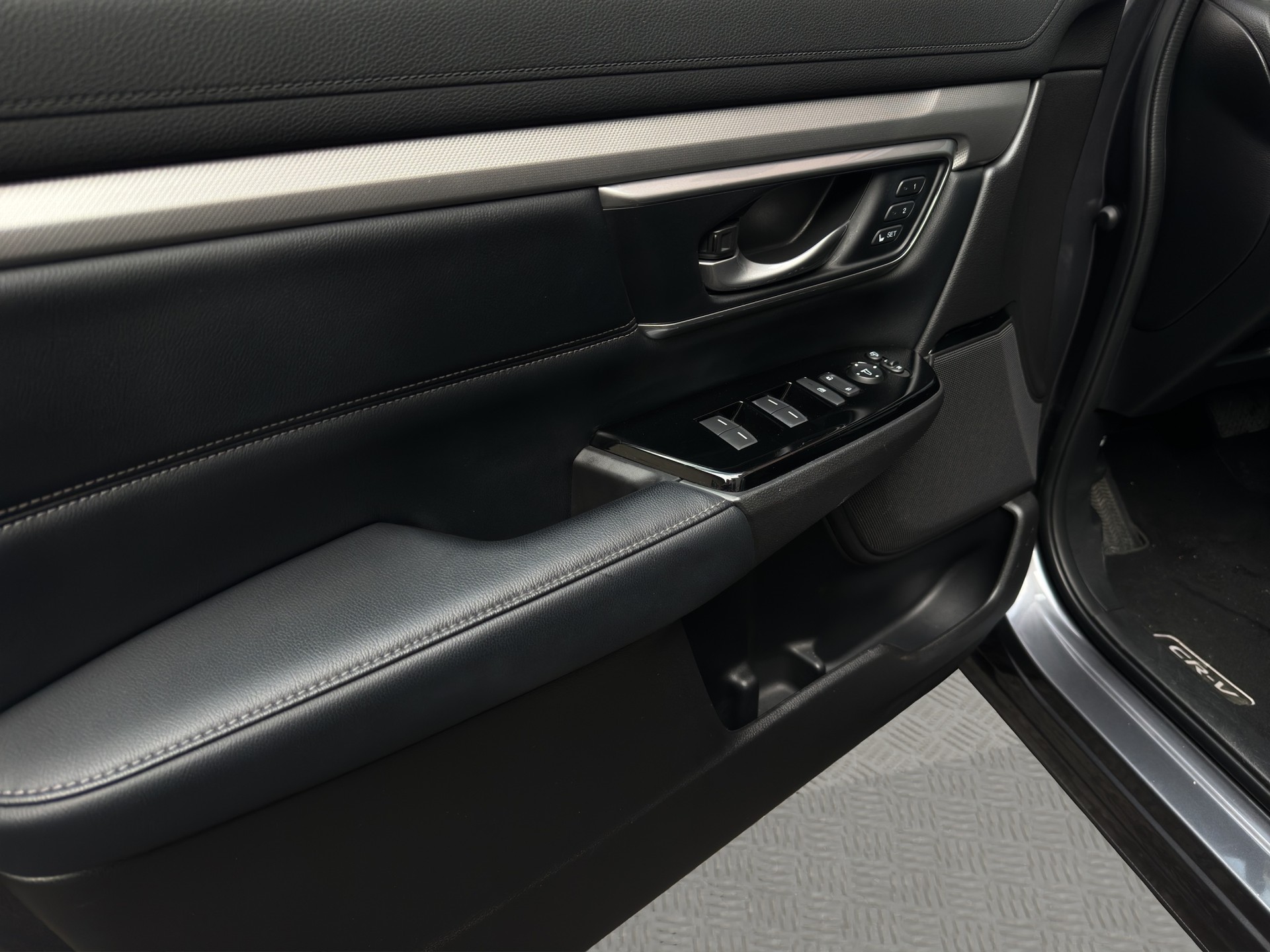 HONDA CR-V 2.0 i-MMD Executive 4WD-image-13