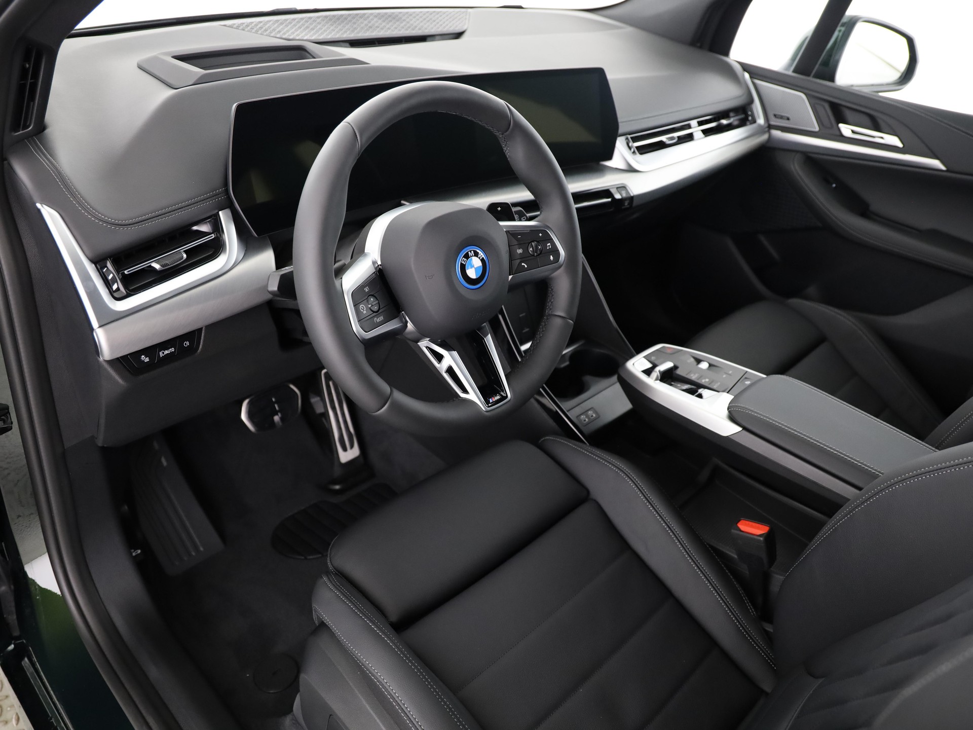 BMW 230e xDrive Active Tourer-image-12